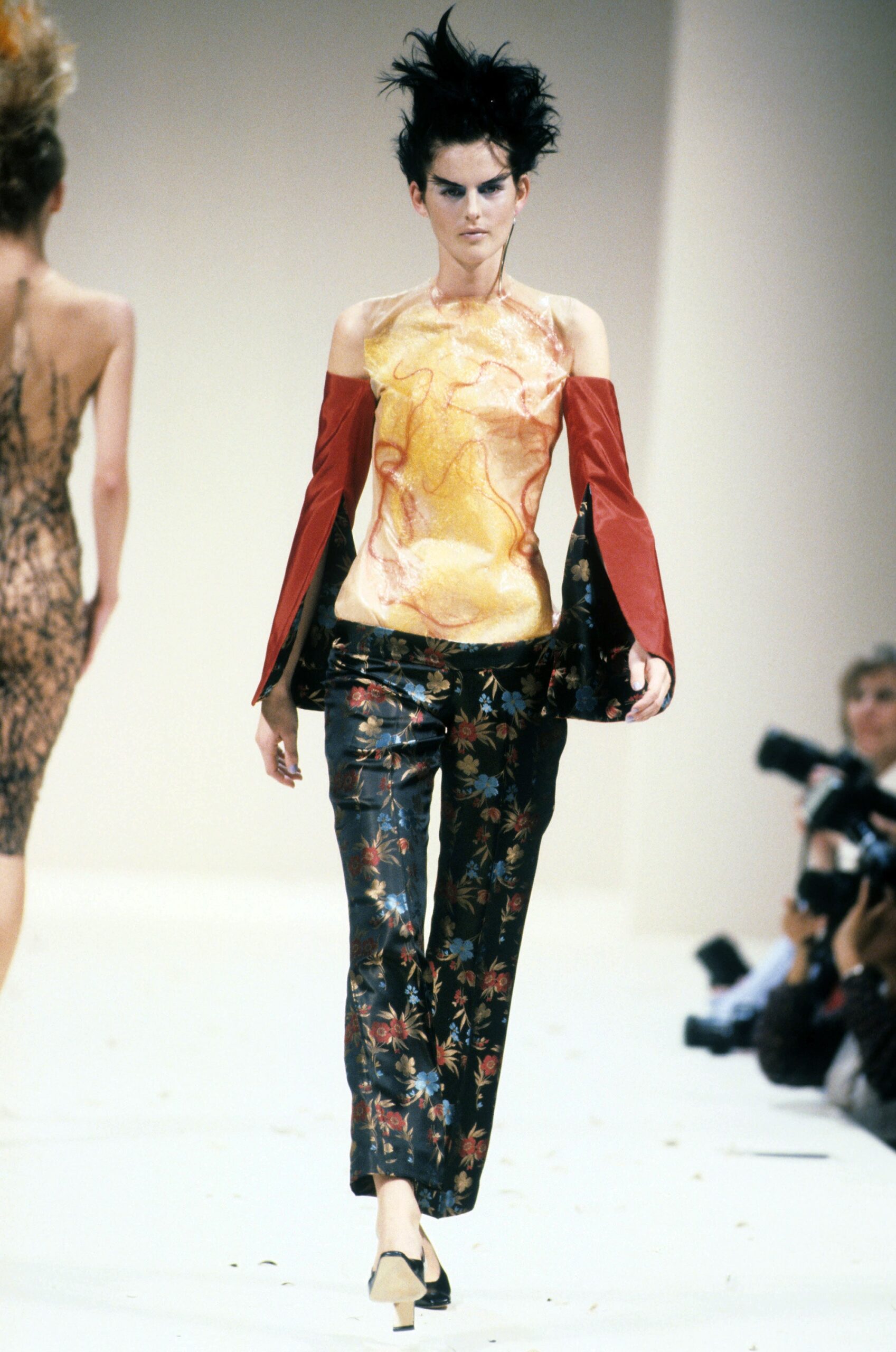 yellow silk sleeveless off-shoulder fitted printed top