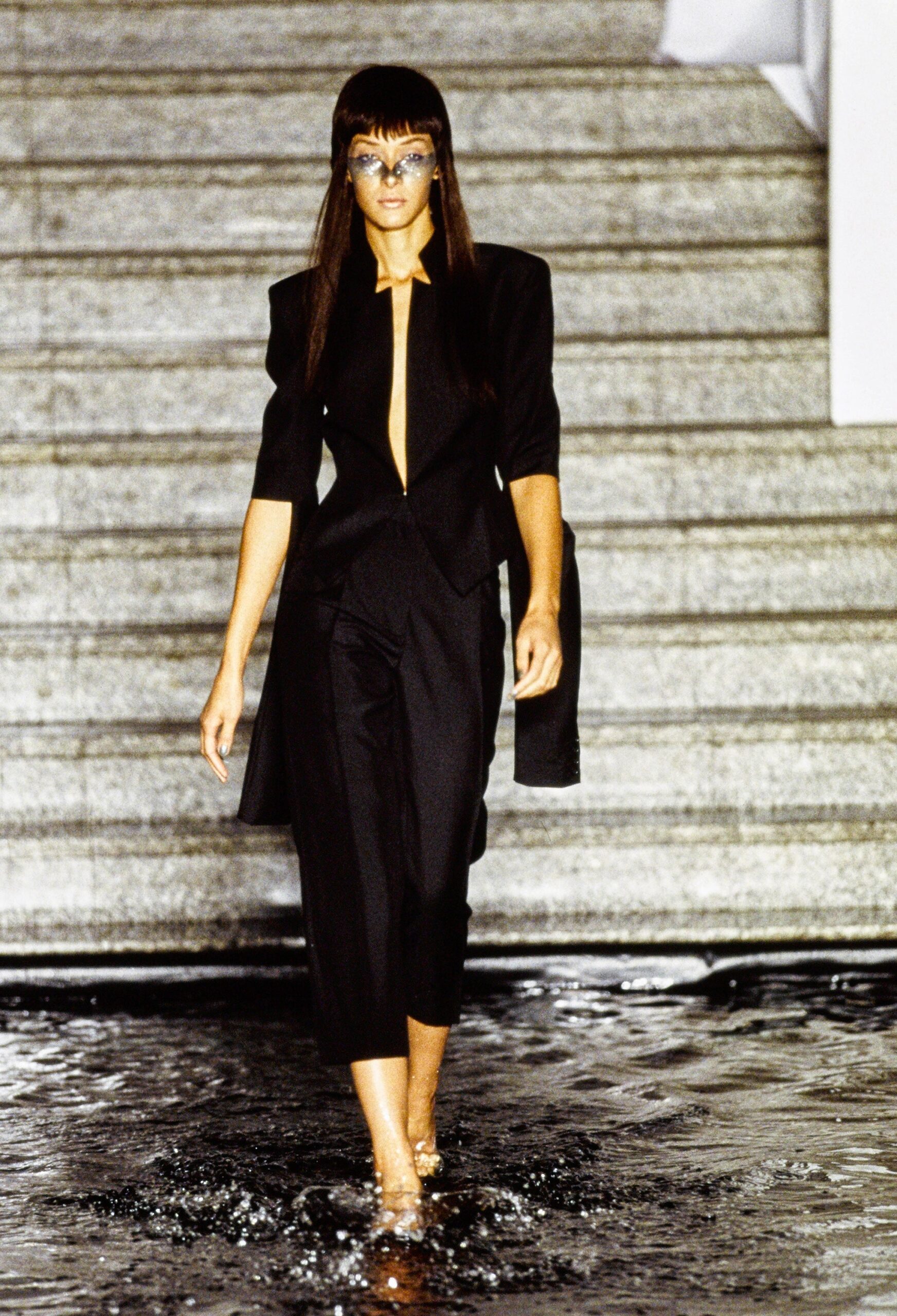 black silk short-sleeve v-neck fitted structured jacket
