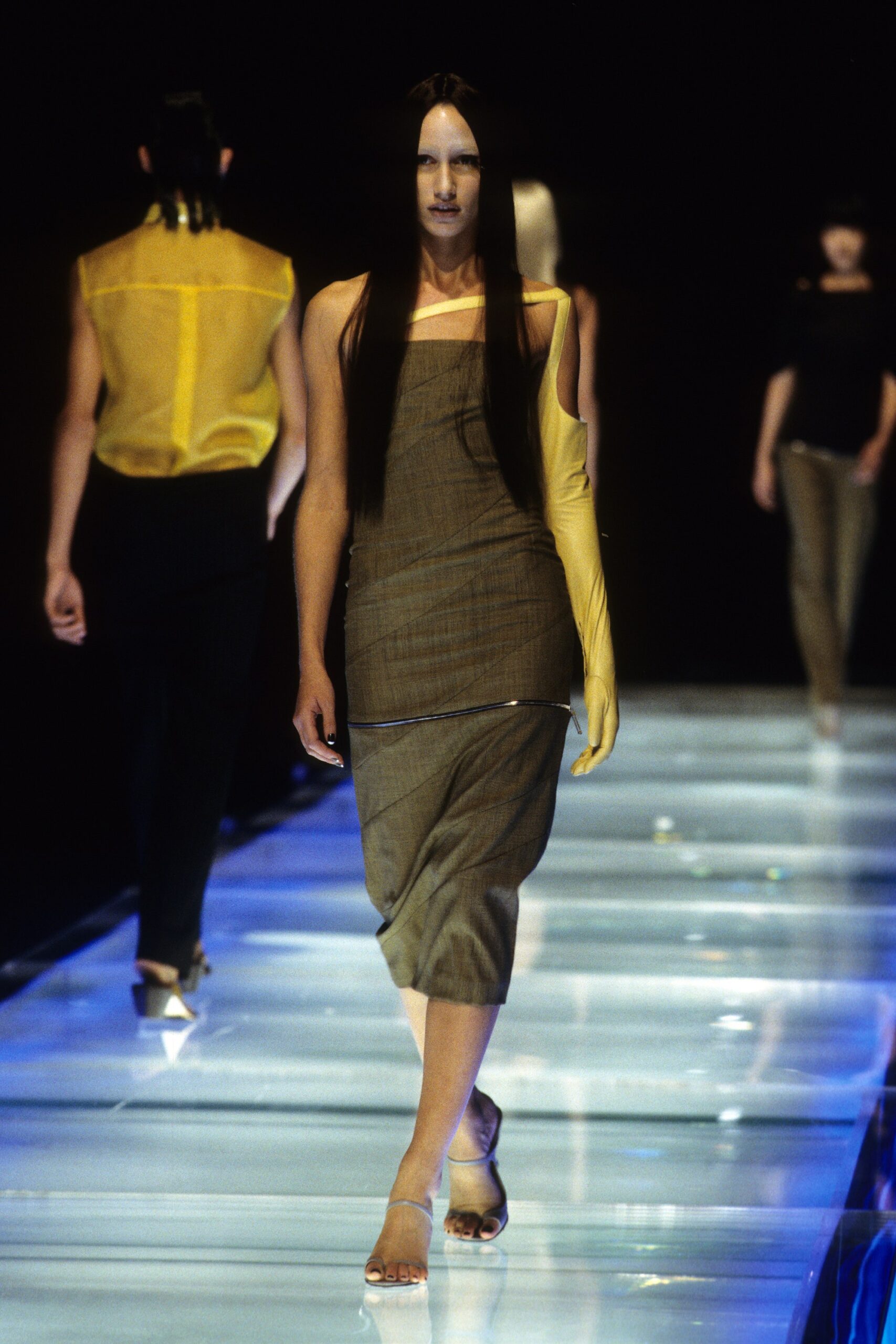 yellow silk fitted gloves