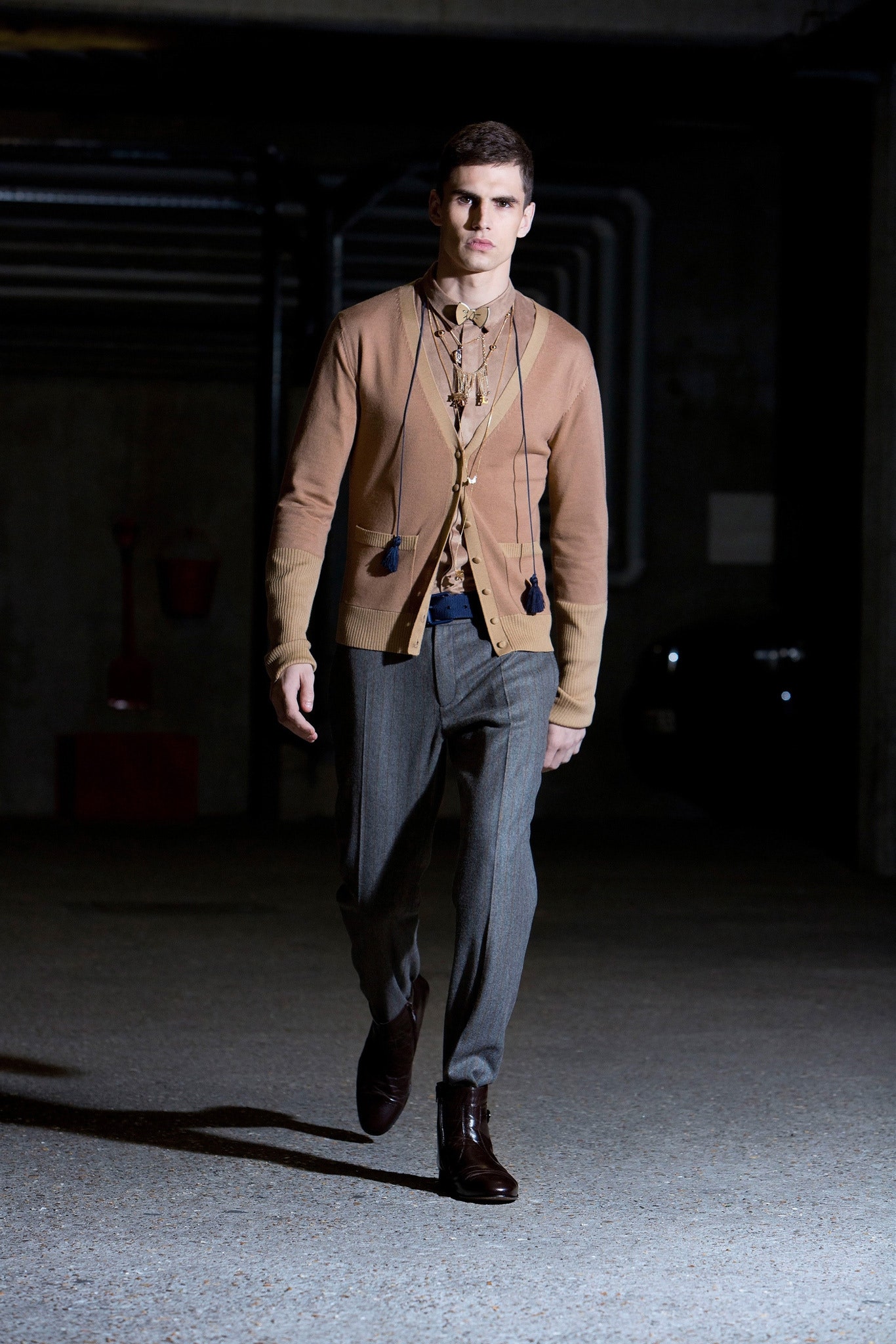 beige cotton long-sleeve collared fitted buttoned cardigan