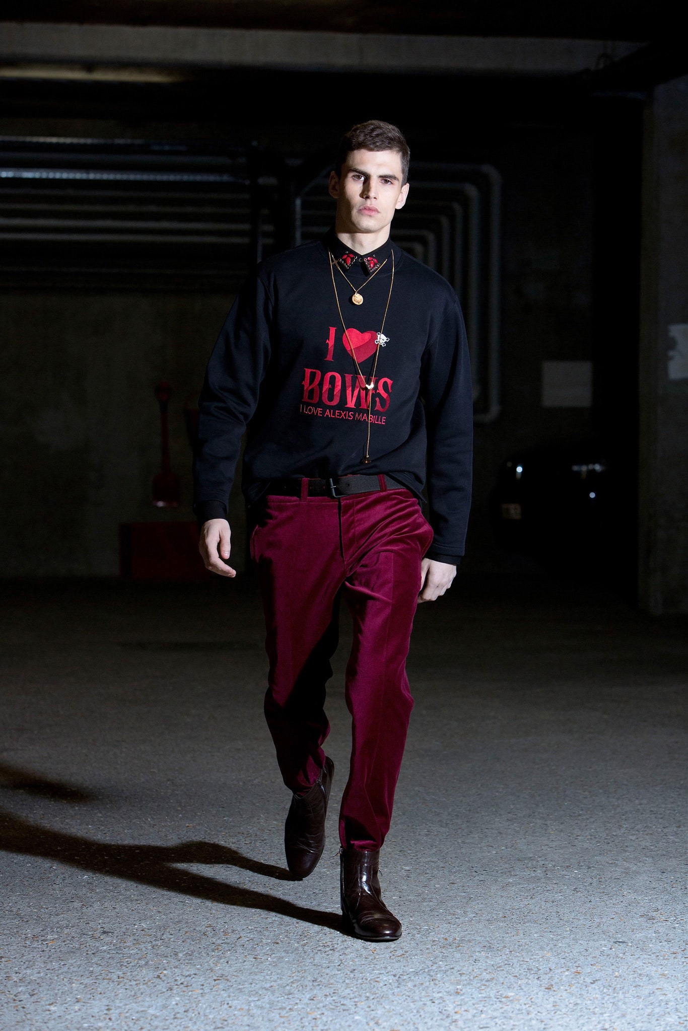 black cotton long-sleeve collared fitted printed sweater