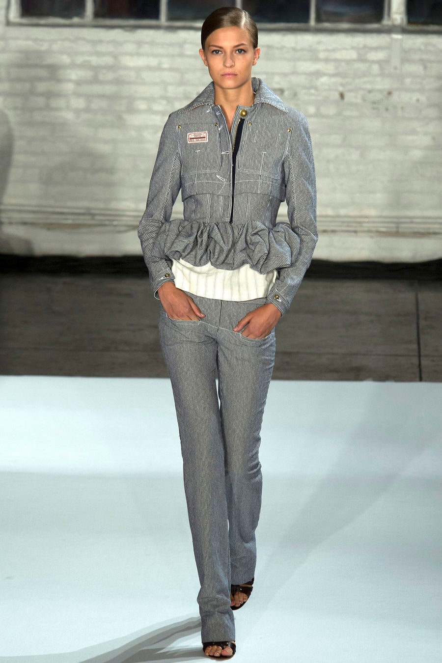 gray cotton long-sleeve collared fitted zippered ruffled jacket