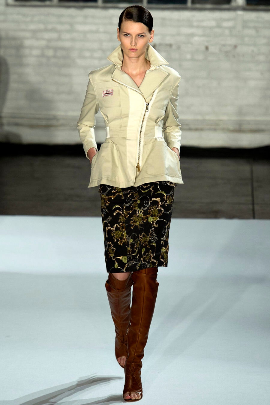 beige cotton long-sleeve collared fitted structured zippered jacket