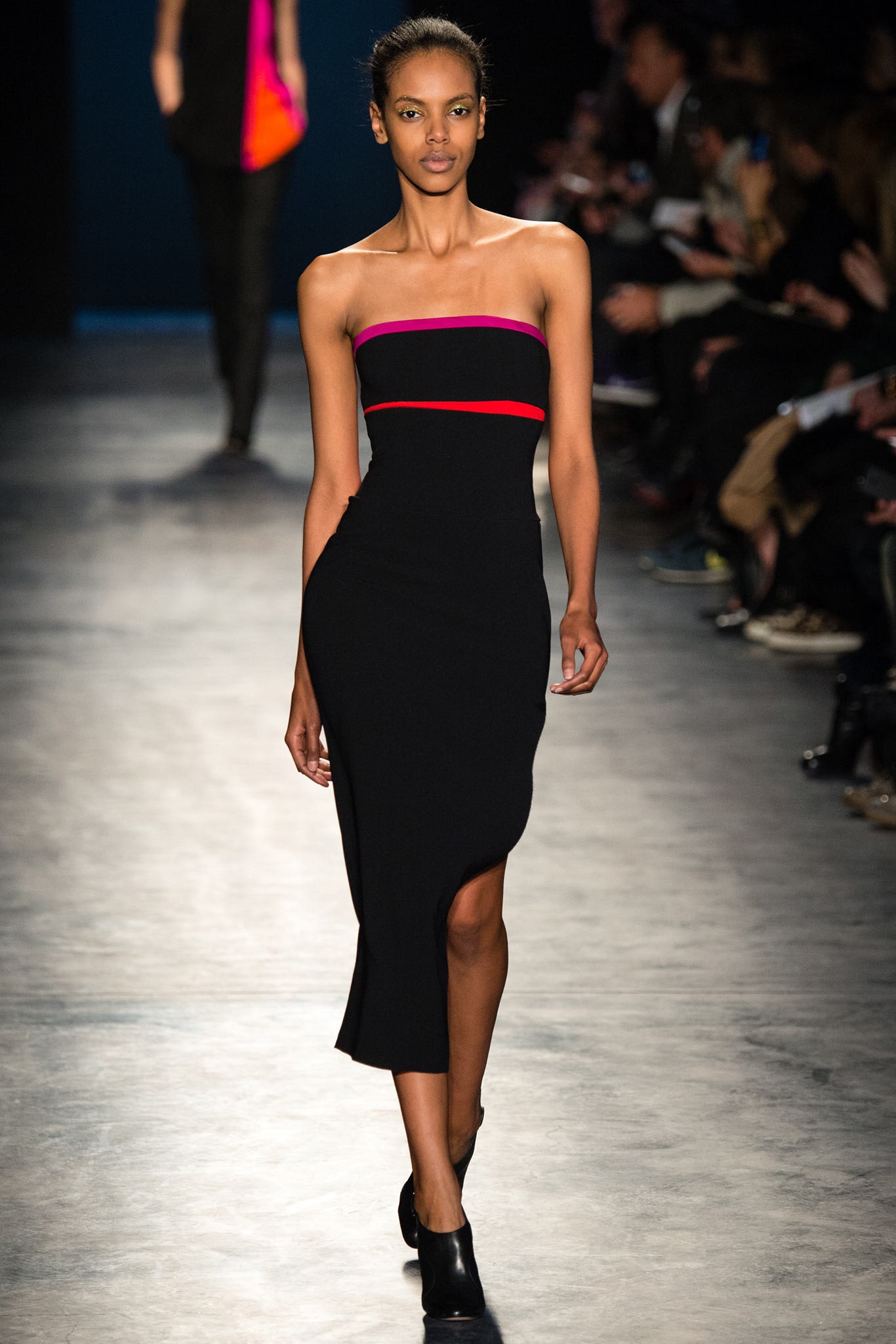 black fitted sleeveless dress