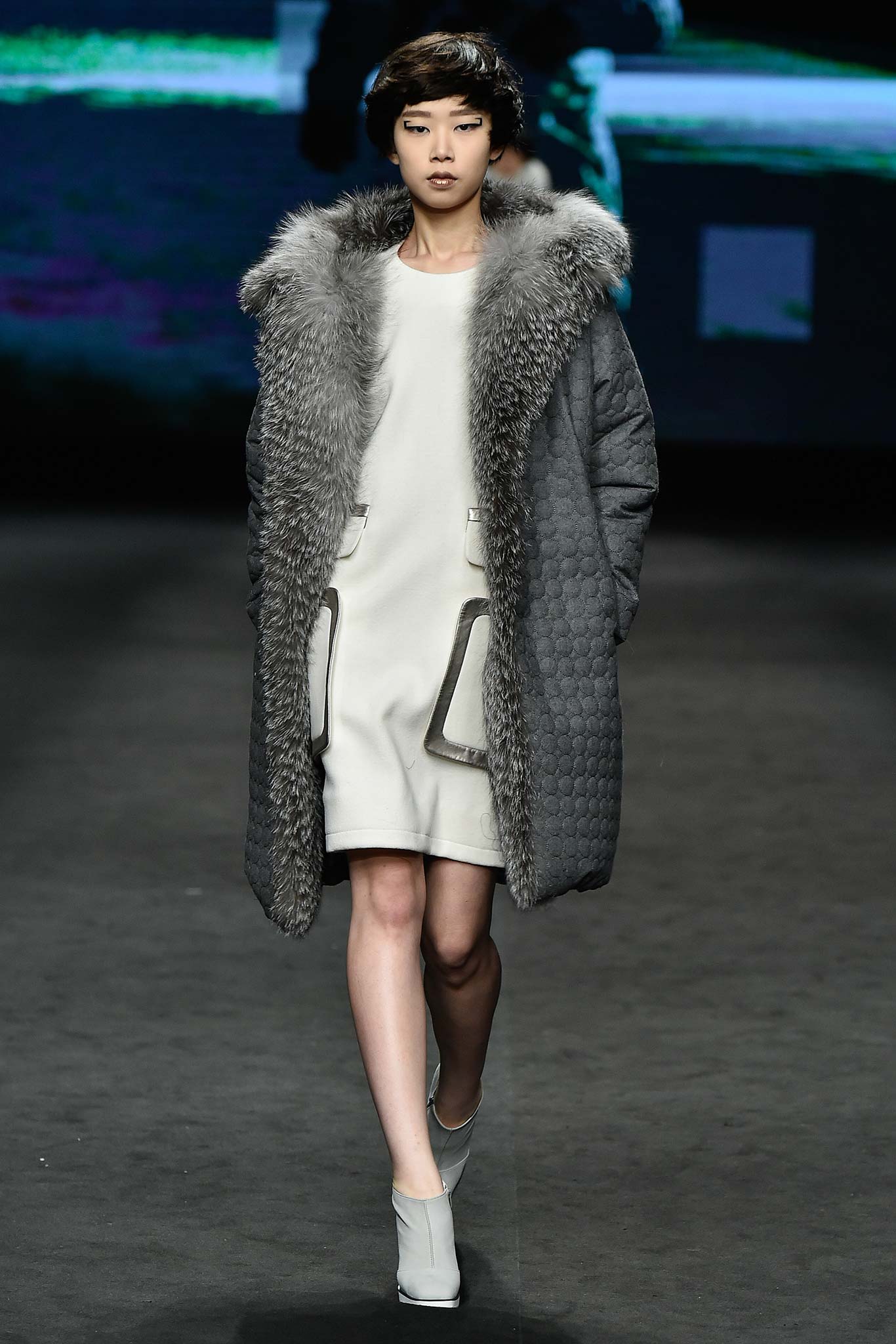 gray fur long-sleeve collared relaxed quilted pockets coat