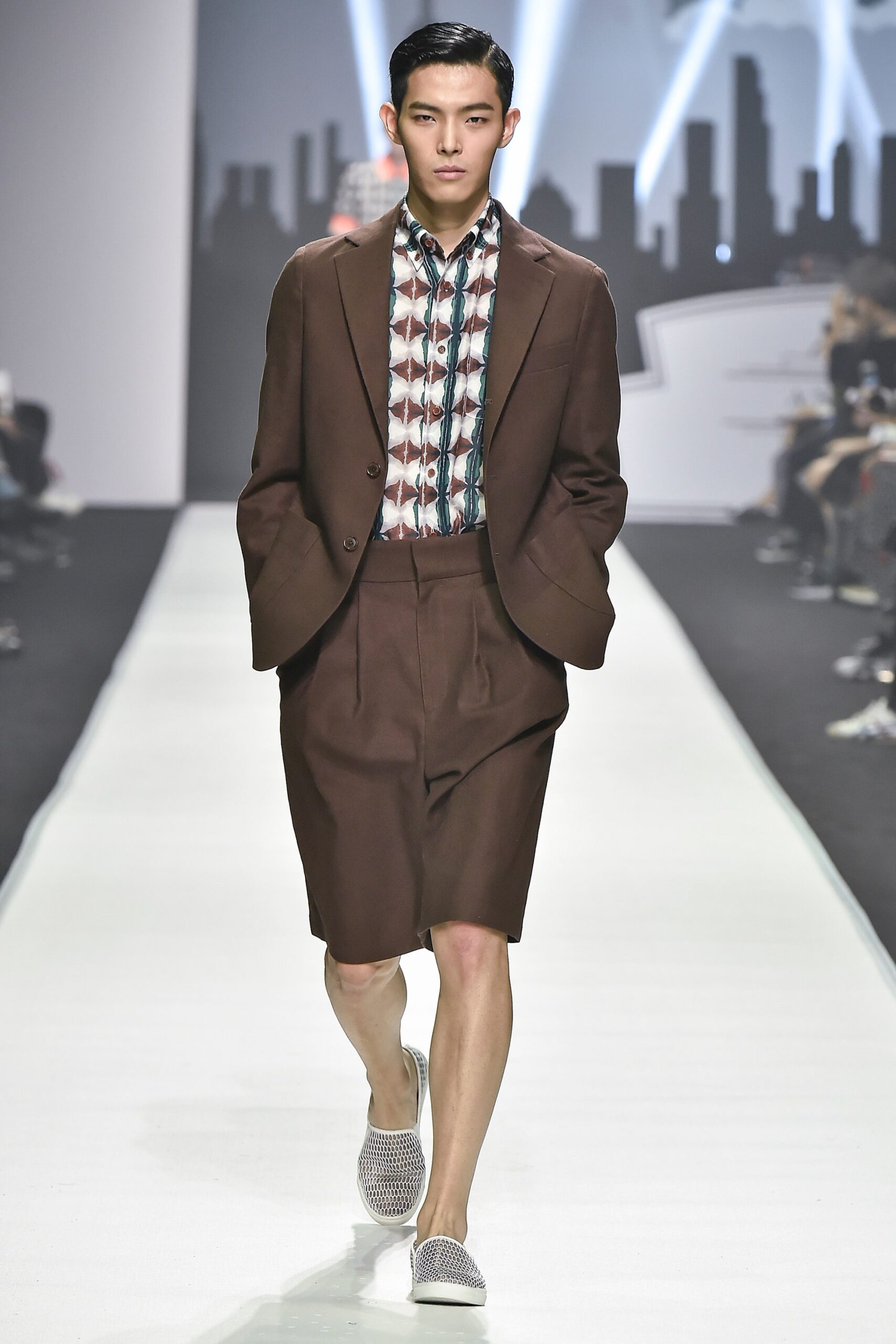 brown short-sleeve collared tailored buttoned suit