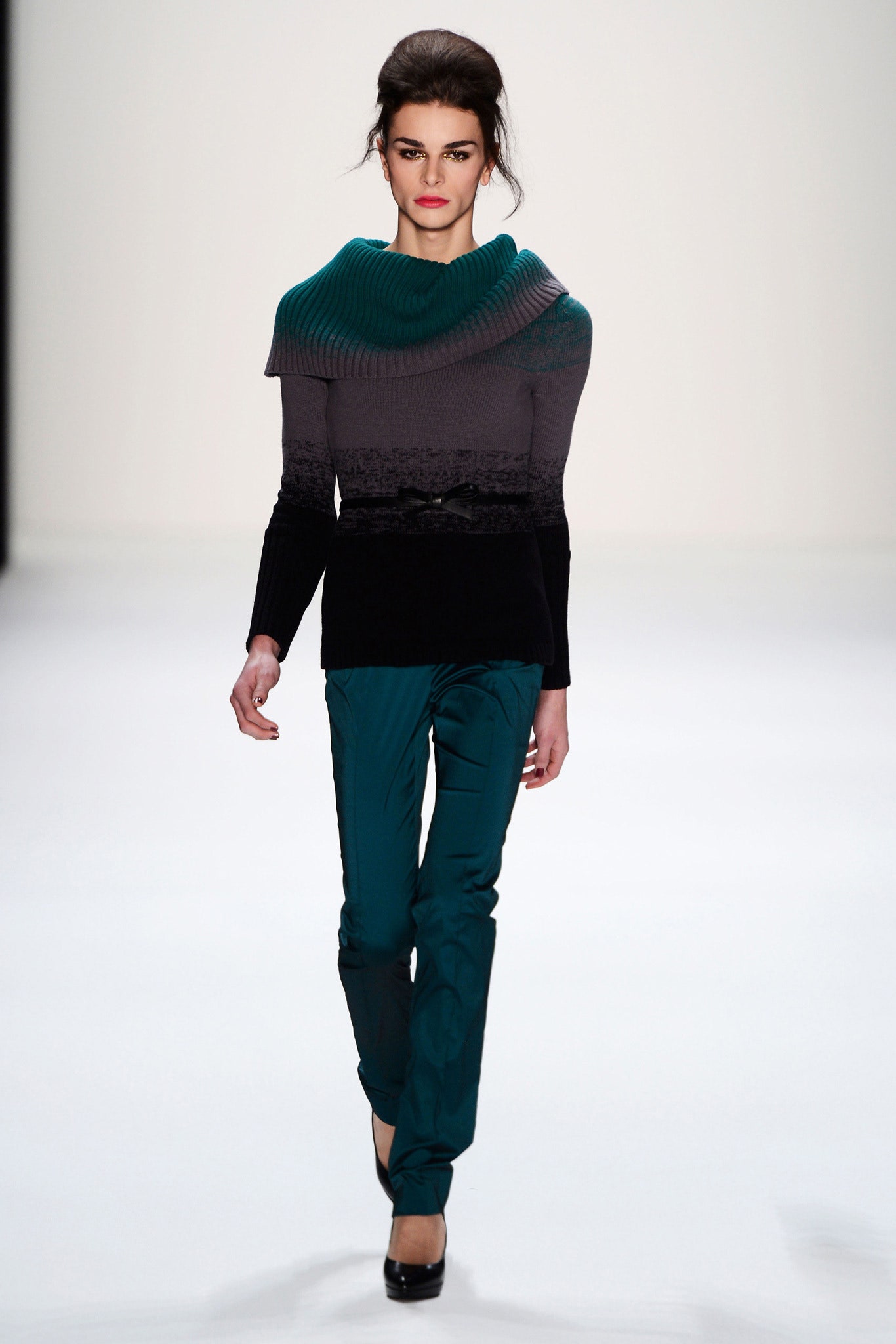 black and teal fitted top with slim pants