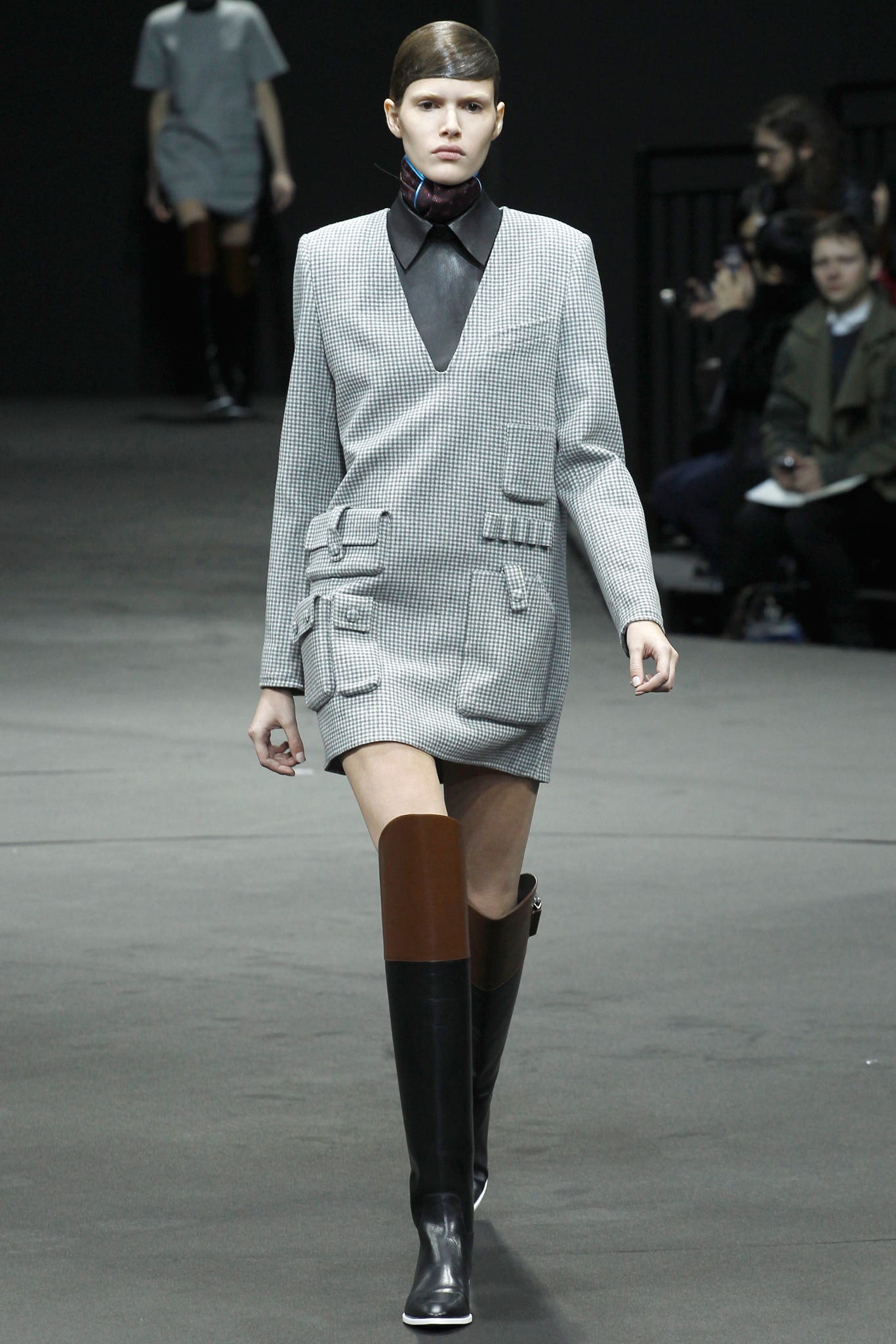 gray cotton long-sleeve v-neck fitted buttoned pockets dress