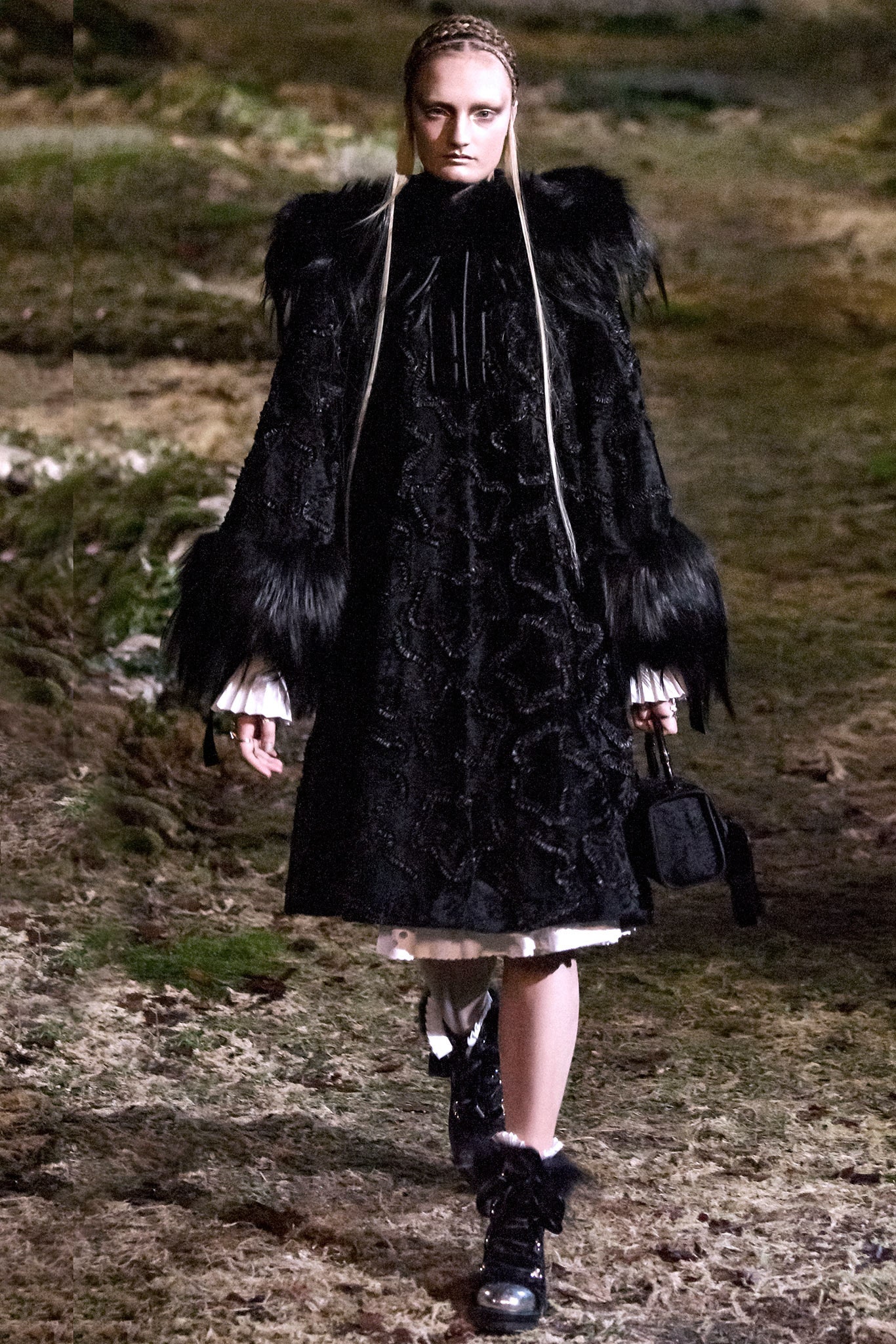 black fur long-sleeve high-neck fitted embroidered coat