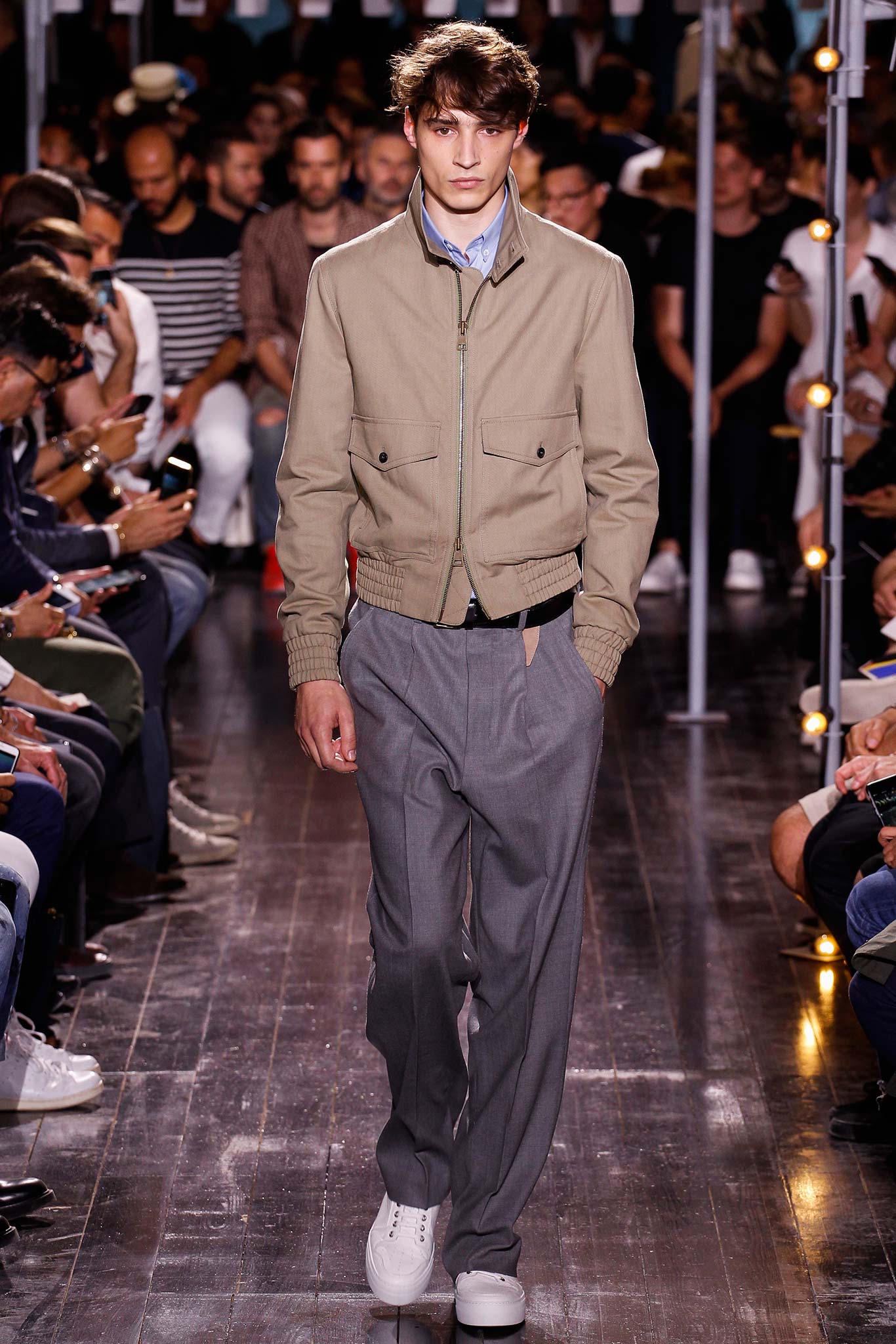 beige cotton long-sleeve collared fitted zippered jacket