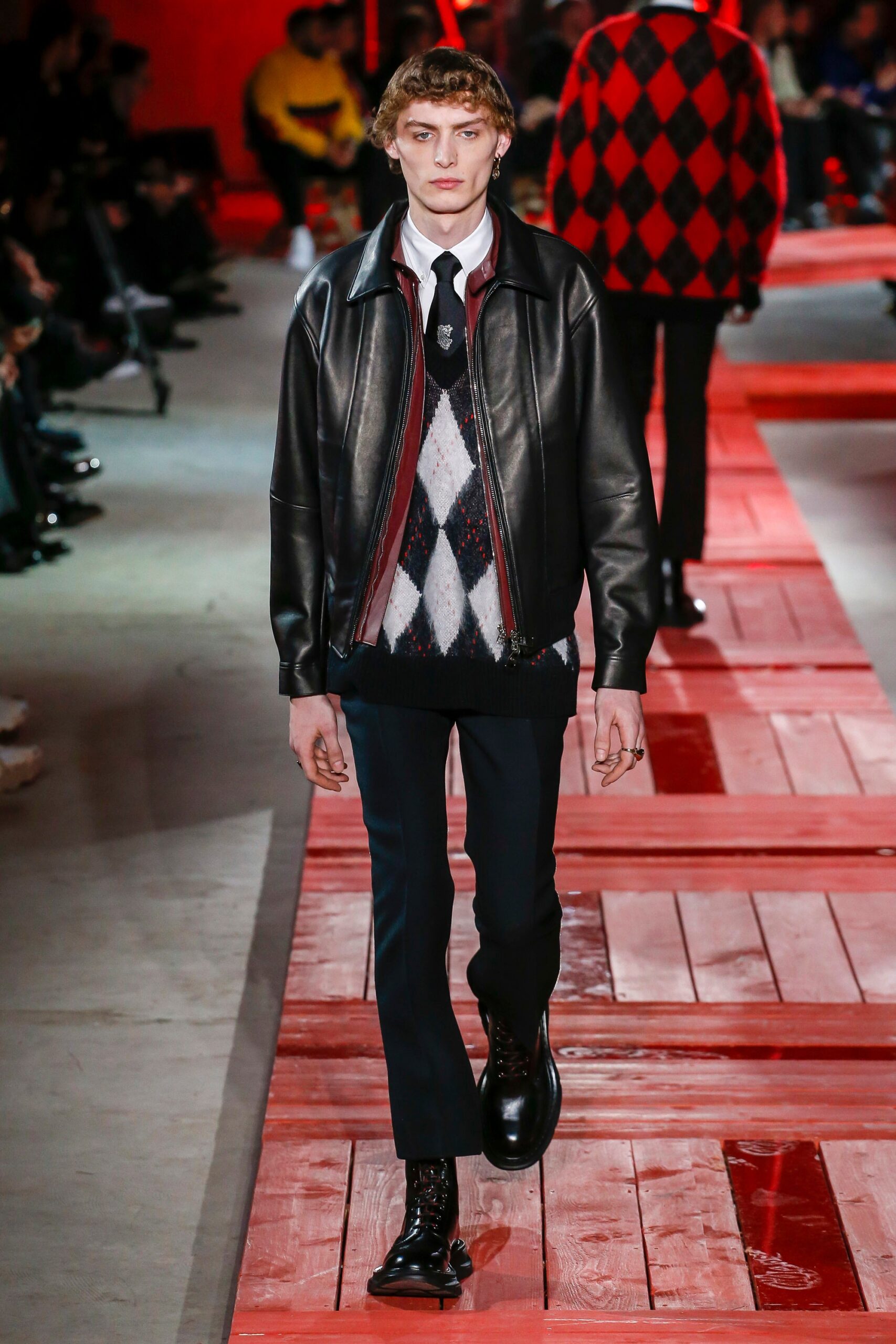 black leather long-sleeve collared fitted zippered jacket