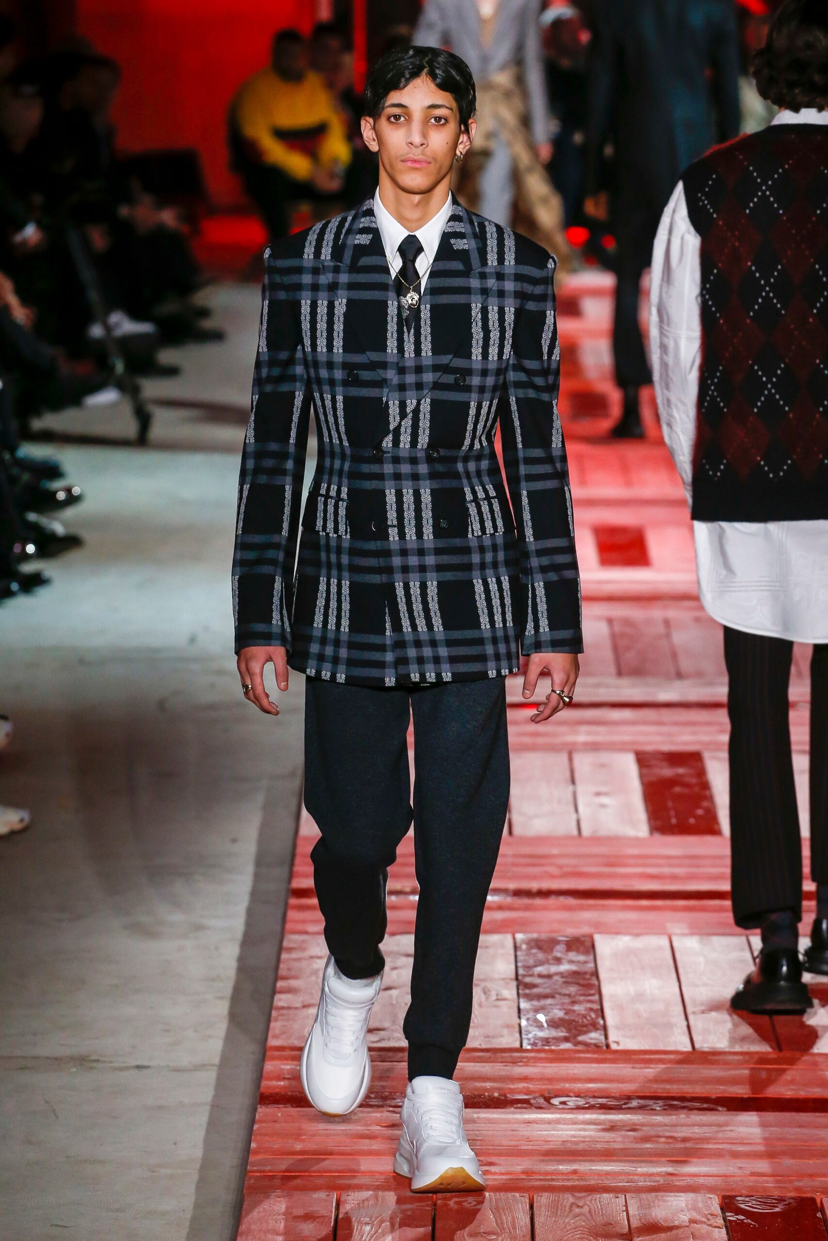 black wool long-sleeve collared tailored checked blazer