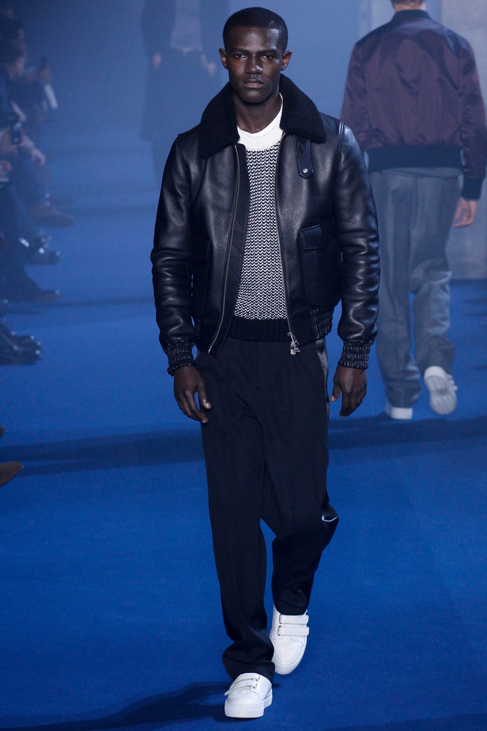 black leather long-sleeve collared fitted zippered jacket