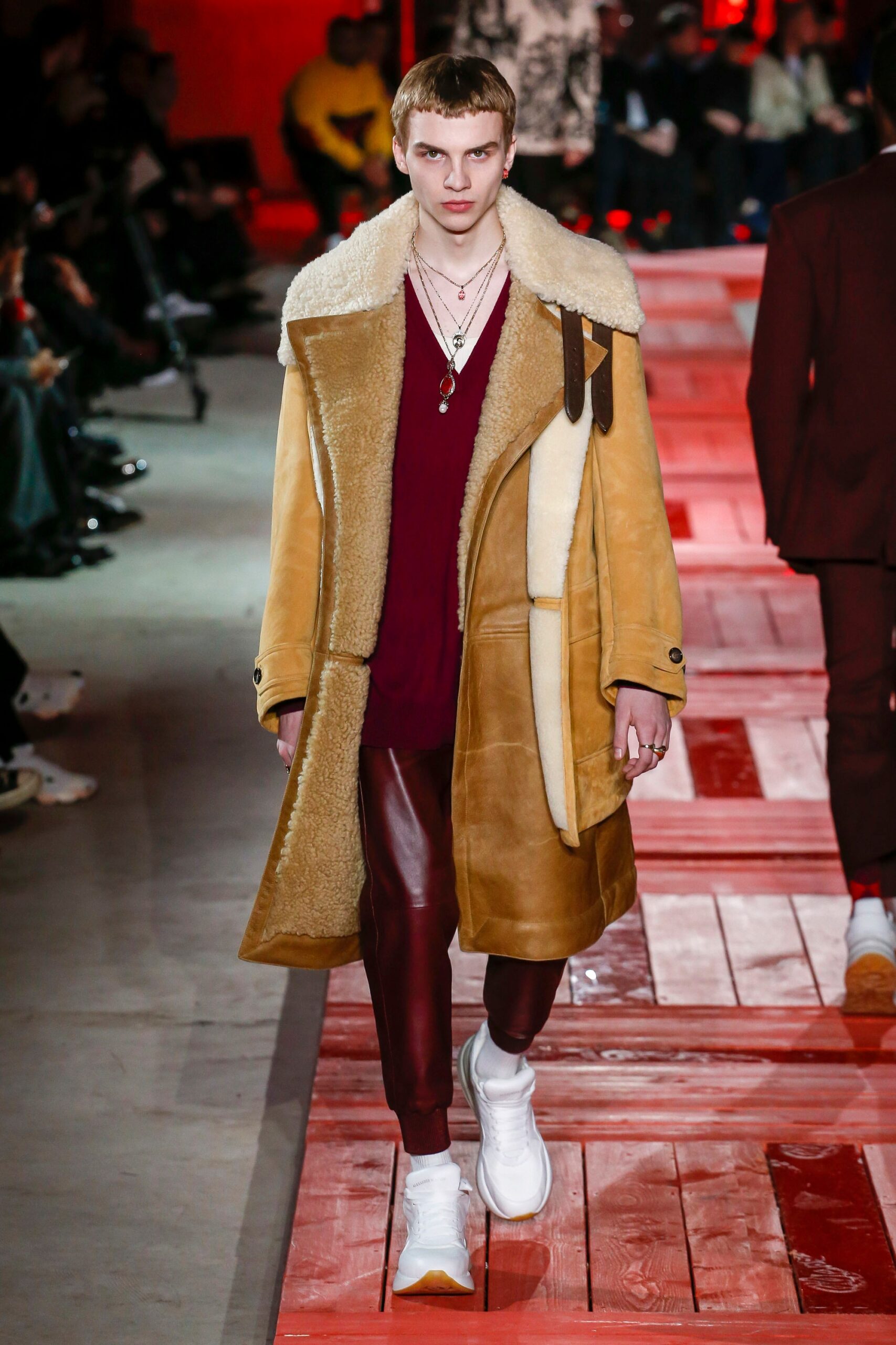 brown fur long-sleeve collared relaxed layered coat
