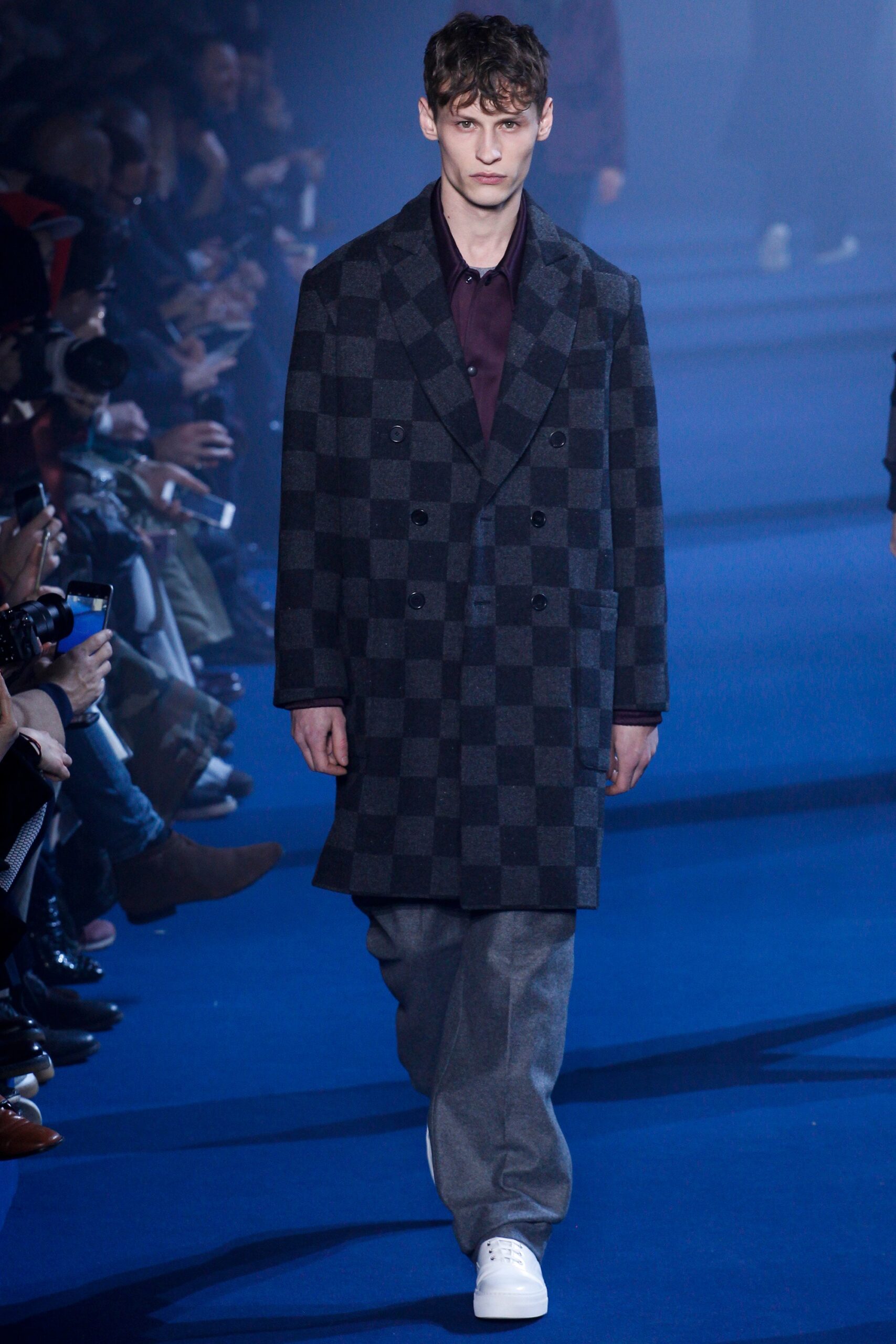 black wool long-sleeve collared relaxed checked coat