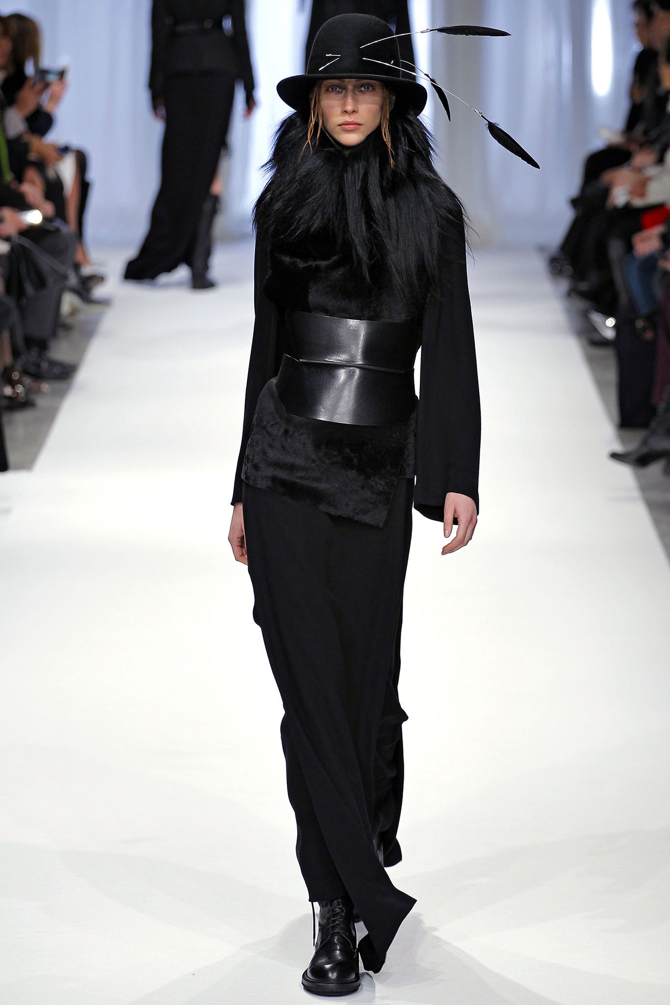 black fitted midi dress with hat
