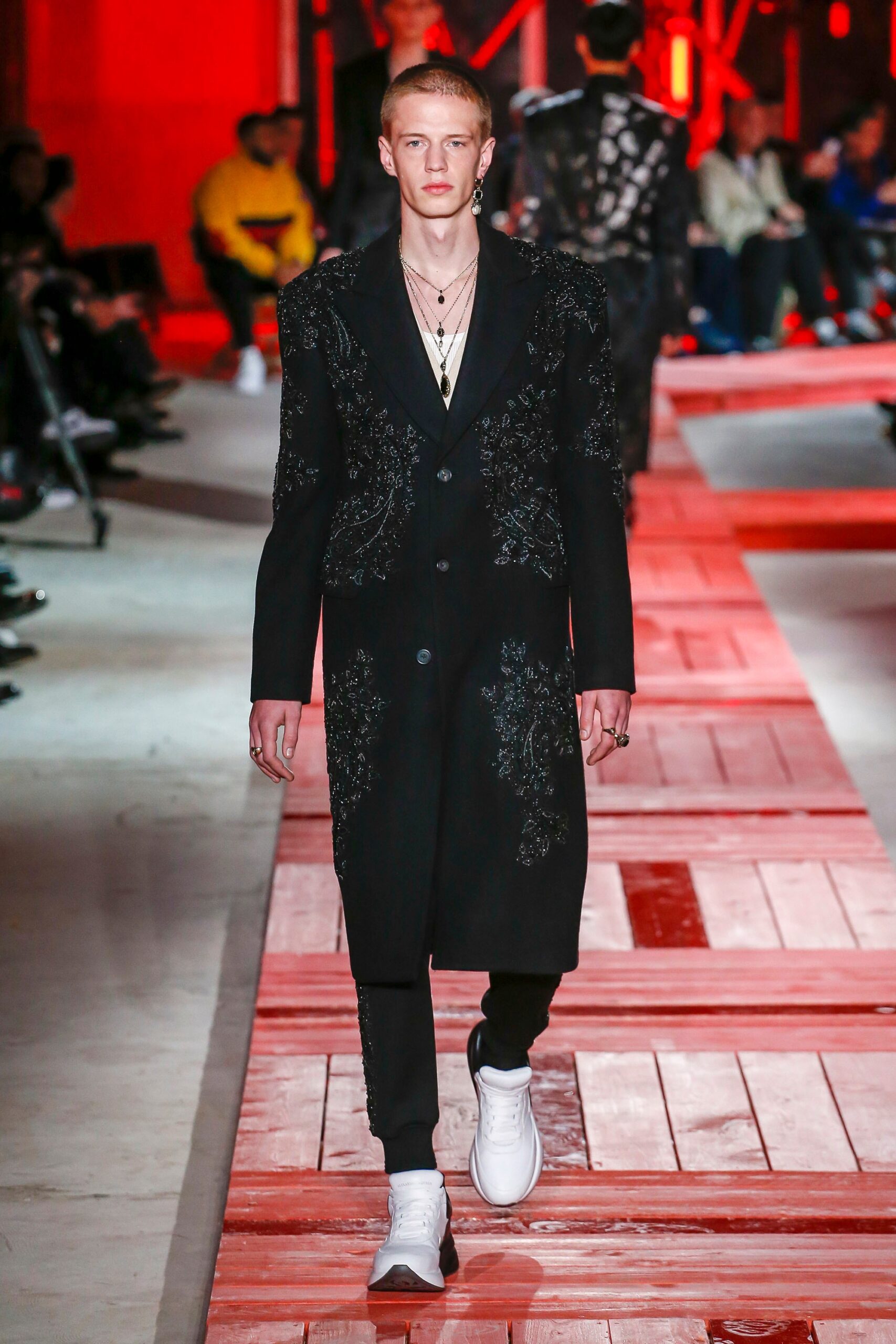 black wool long-sleeve collared fitted embroidered coat