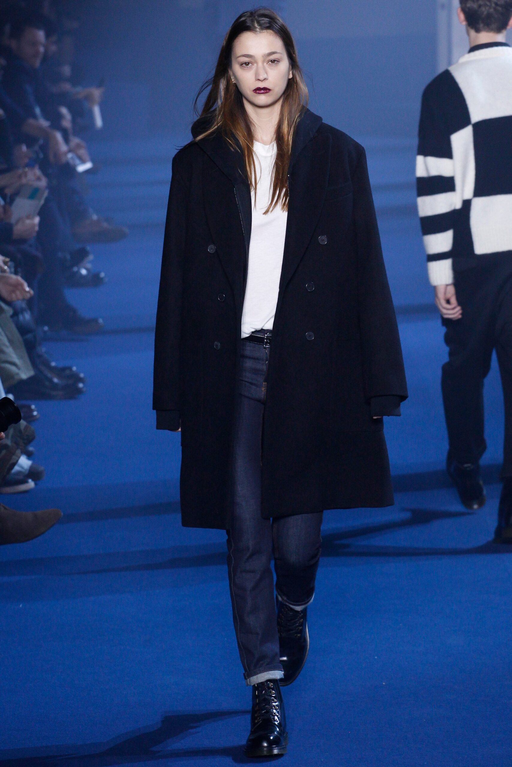 black wool long-sleeve collared oversized coat