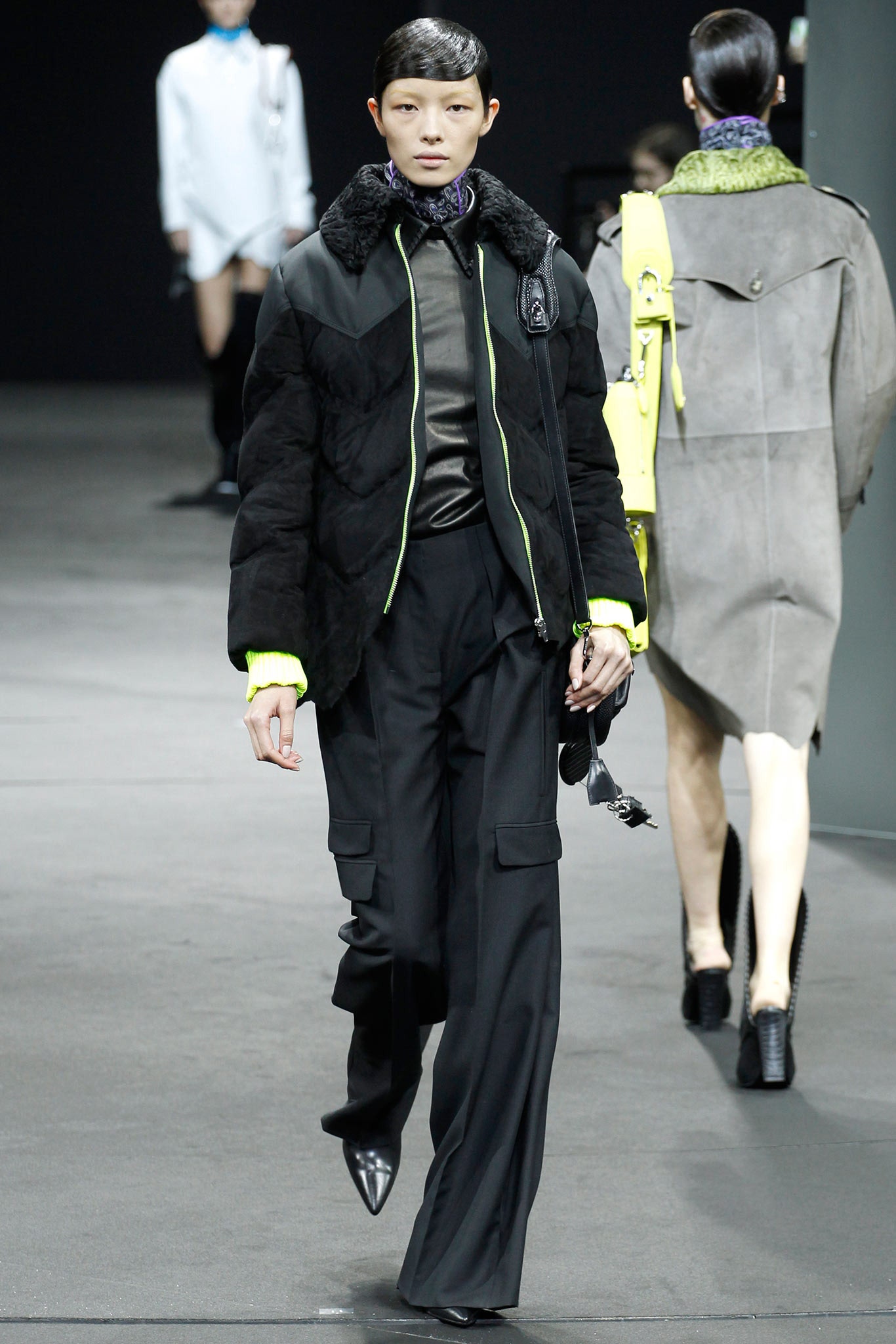 black cotton relaxed cargo pants