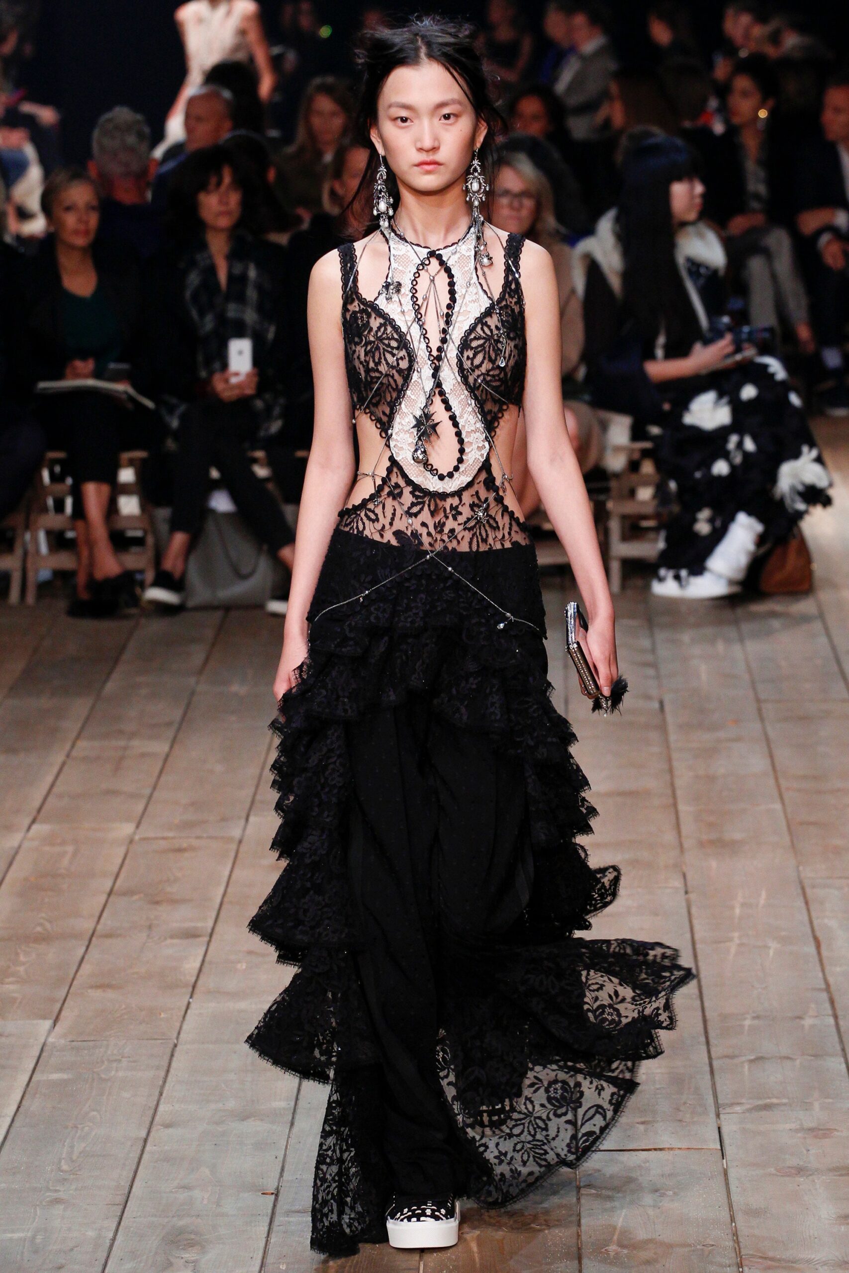 black lace sleeveless dress