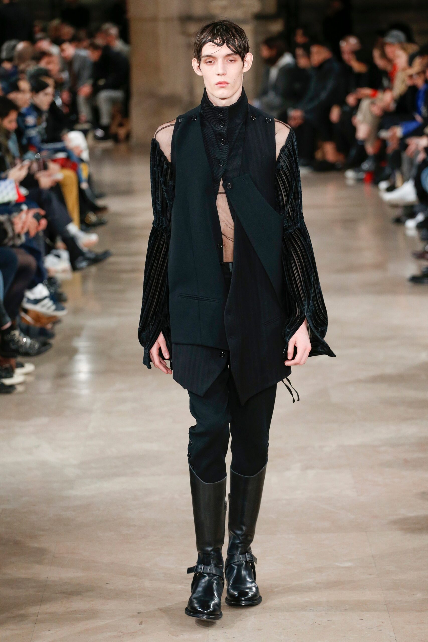 black fitted vest with slim pants