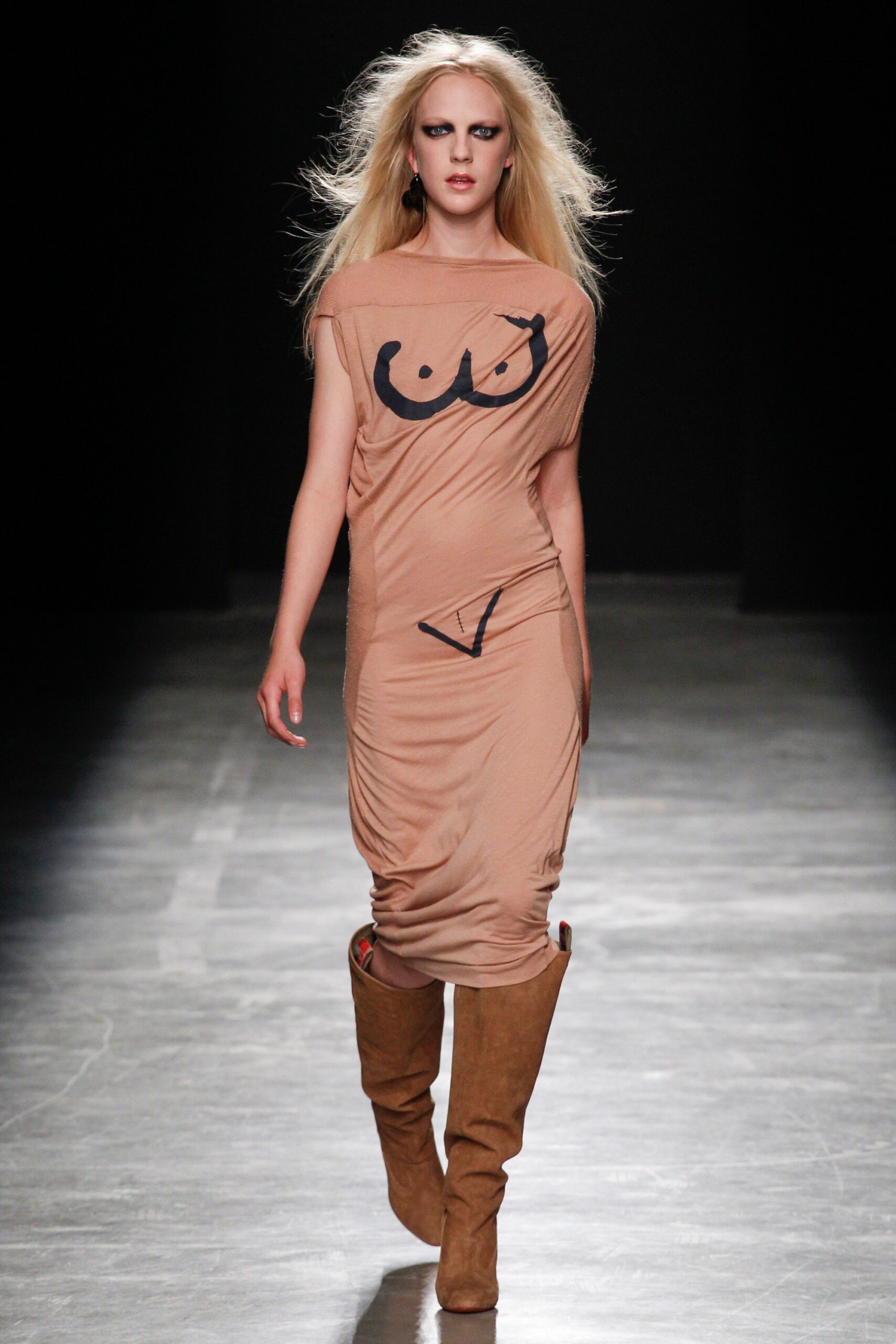 beige fitted sleeveless dress with brown boots