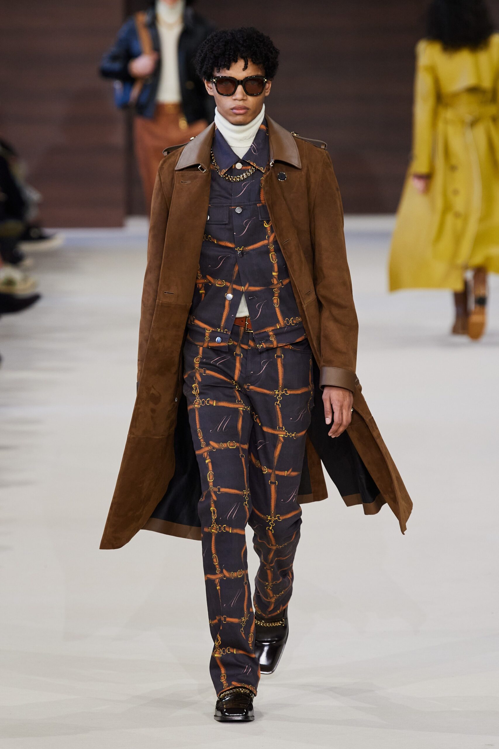 brown suede long-sleeve collared fitted zippered coat