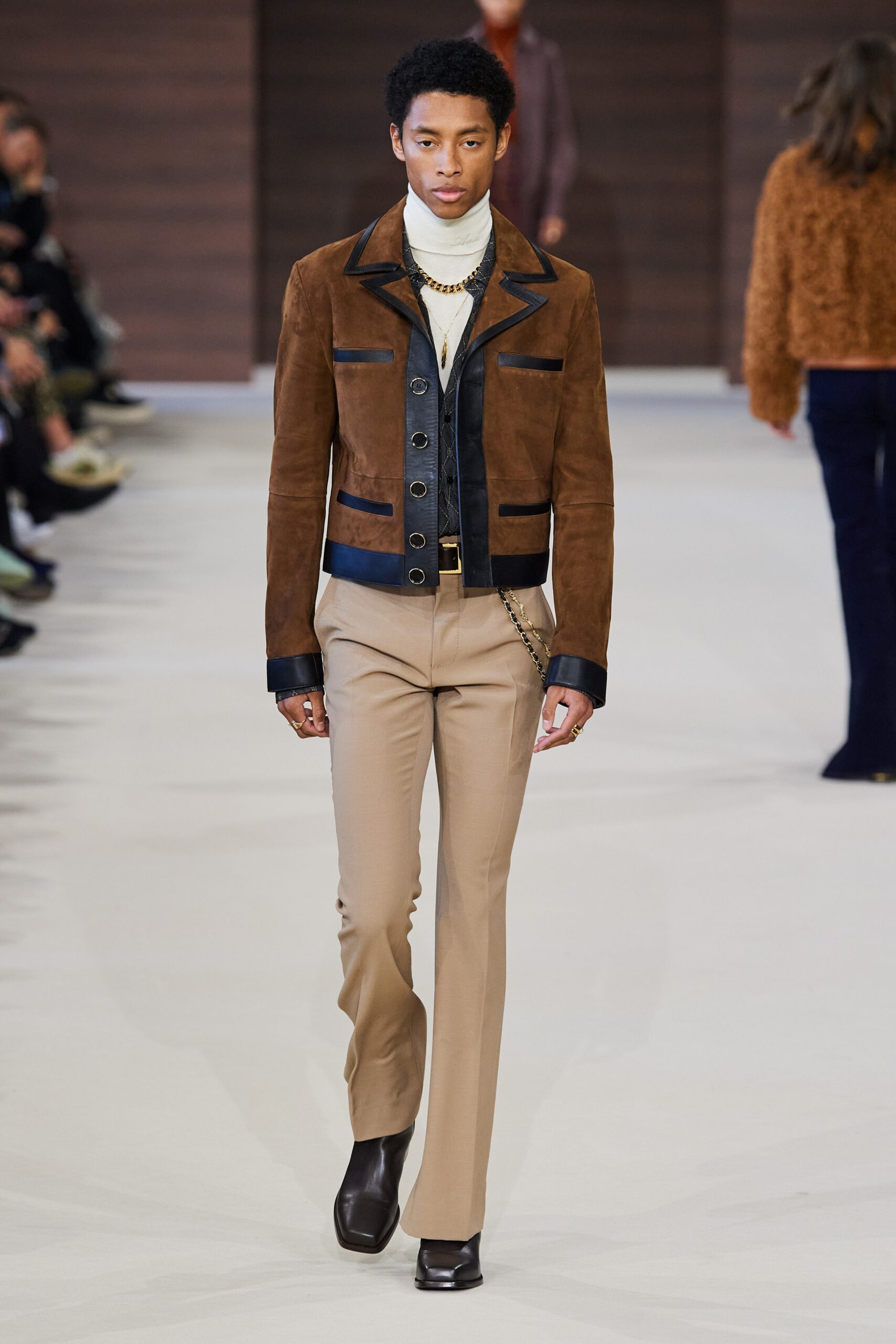 brown suede long-sleeve collared fitted buttoned zippered jacket