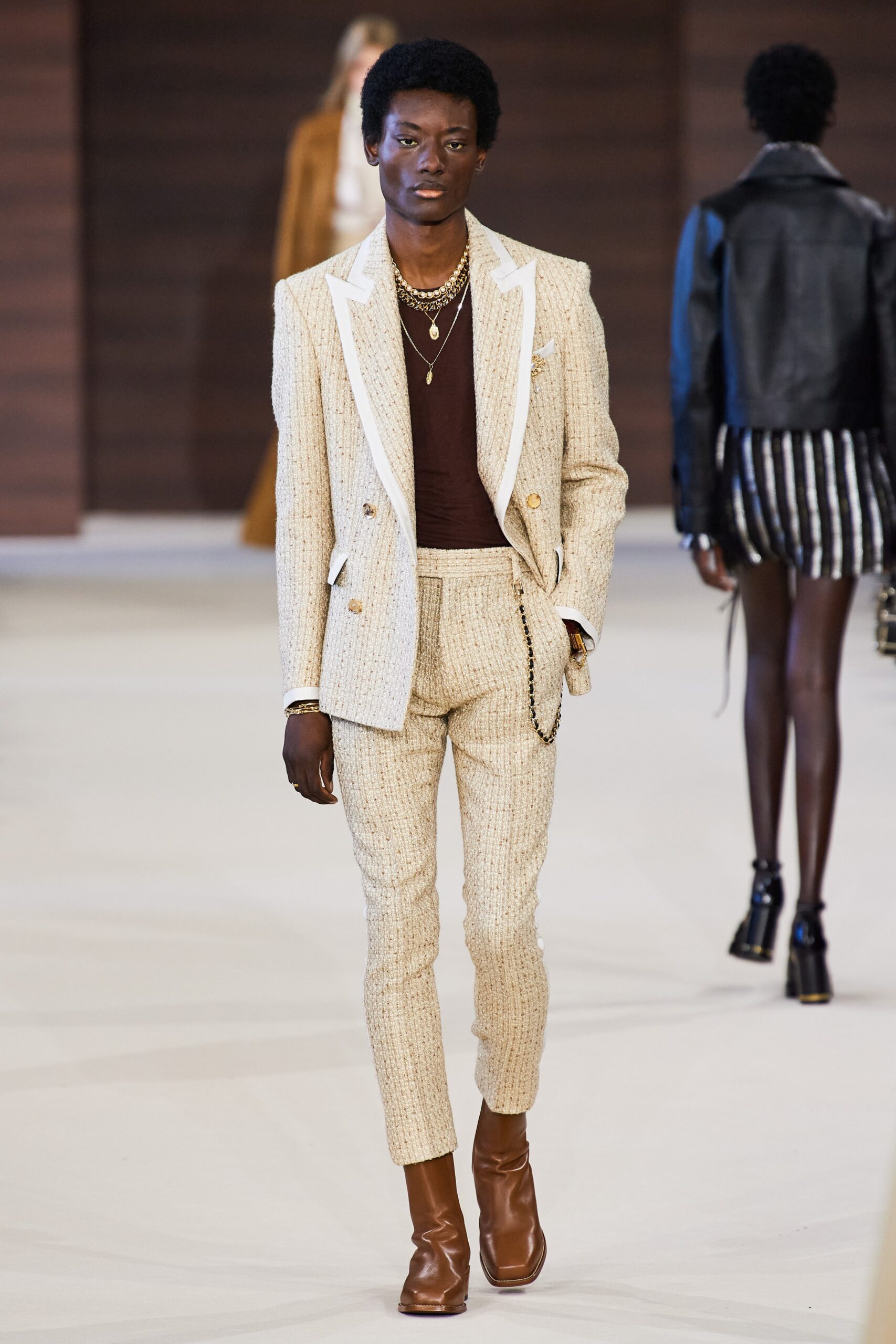 beige tweed long-sleeve collared tailored buttoned pockets suit