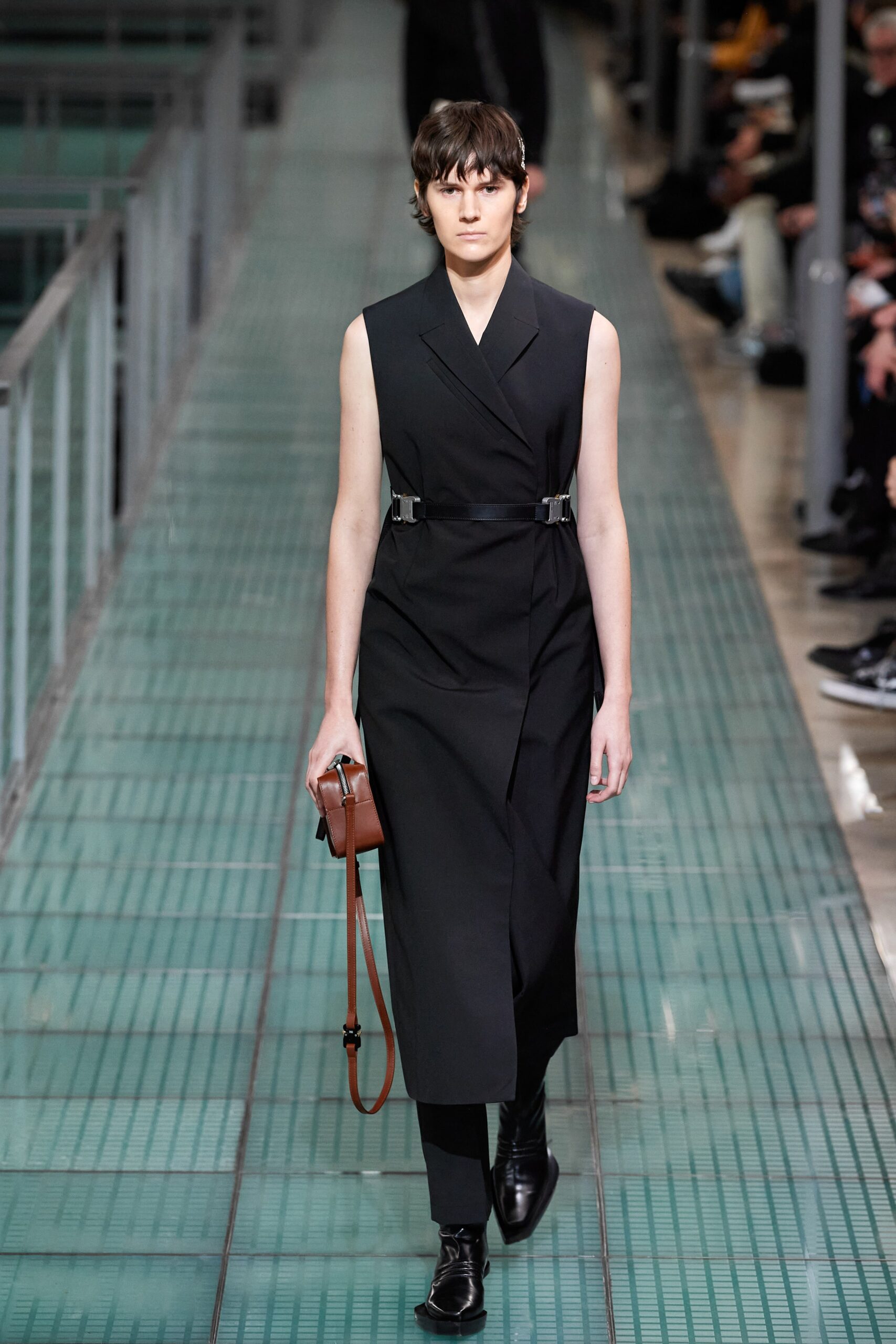 black fitted sleeveless dress with brown bag