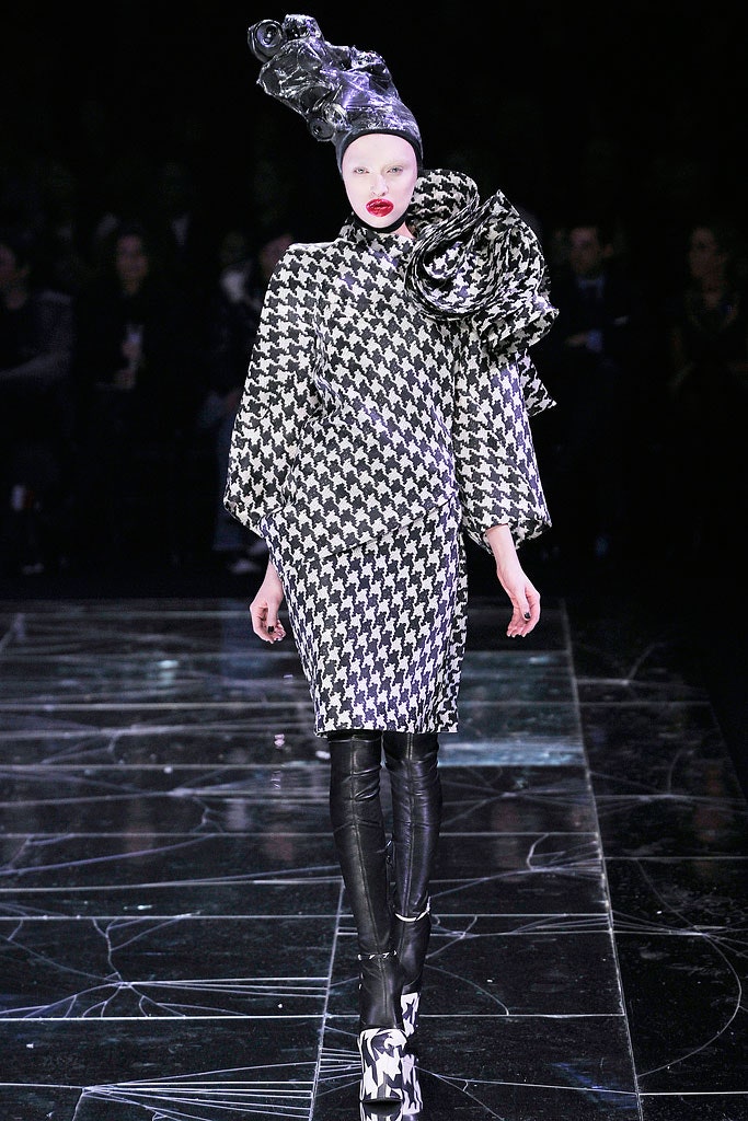 black and white printed mini dress