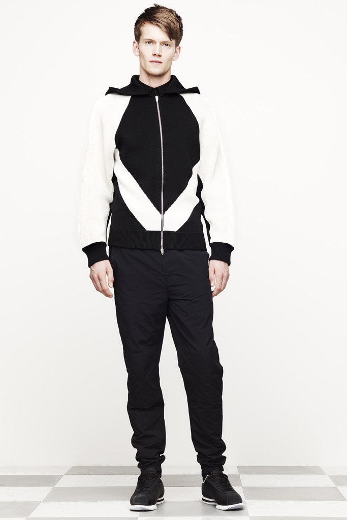 black cotton long-sleeve hooded fitted zippered hoodie