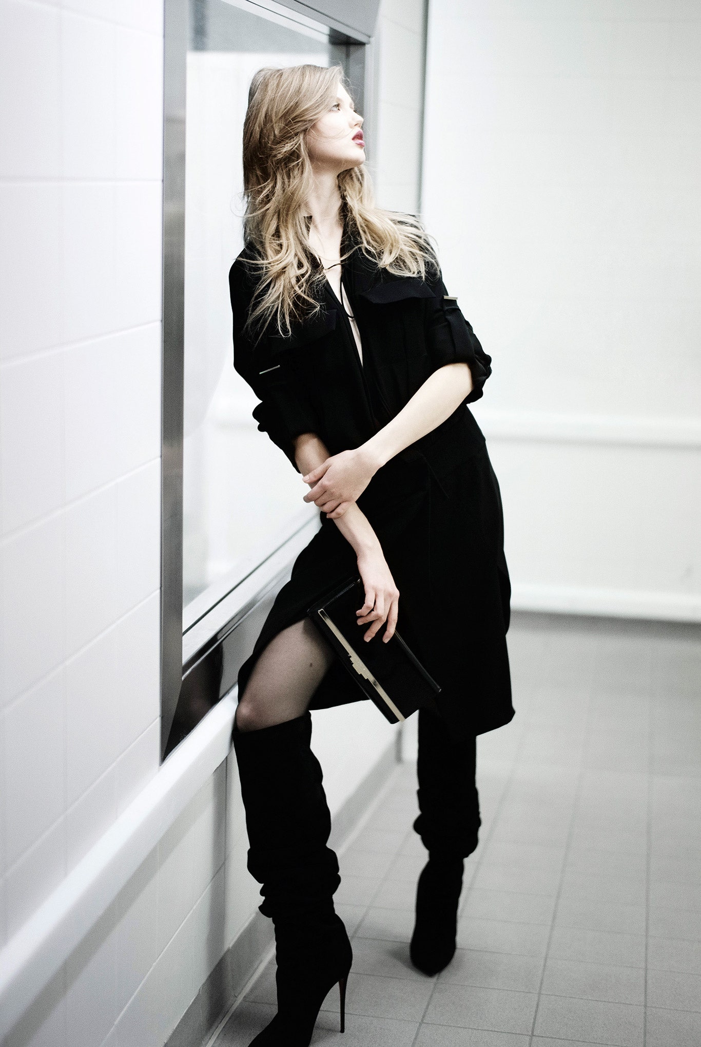 black fitted midi dress with heels