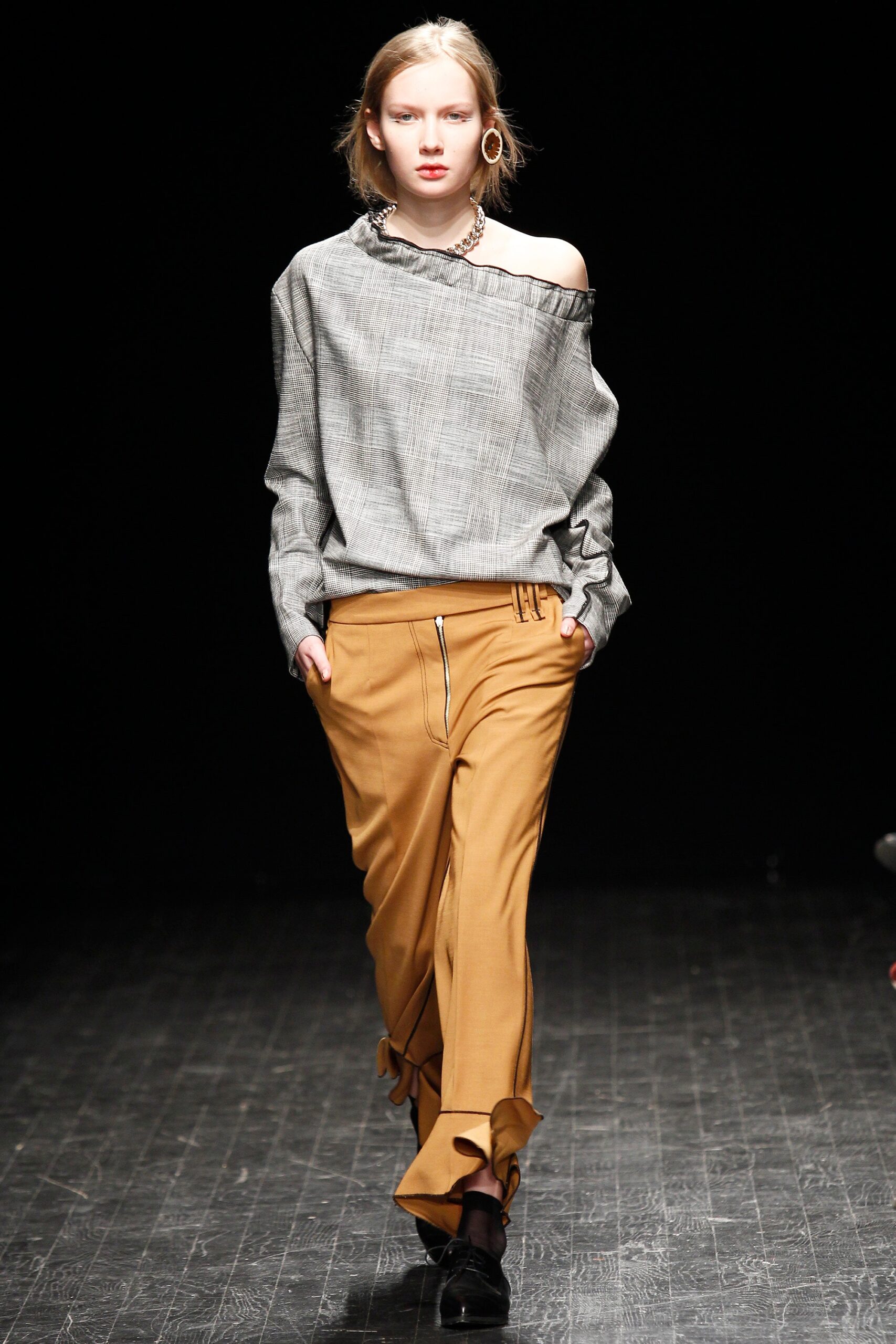 gray cotton long-sleeve off-shoulder relaxed pleated top