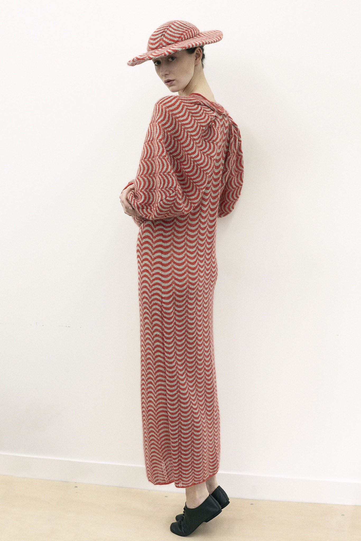 red cotton long-sleeve backless relaxed printed maxi dress
