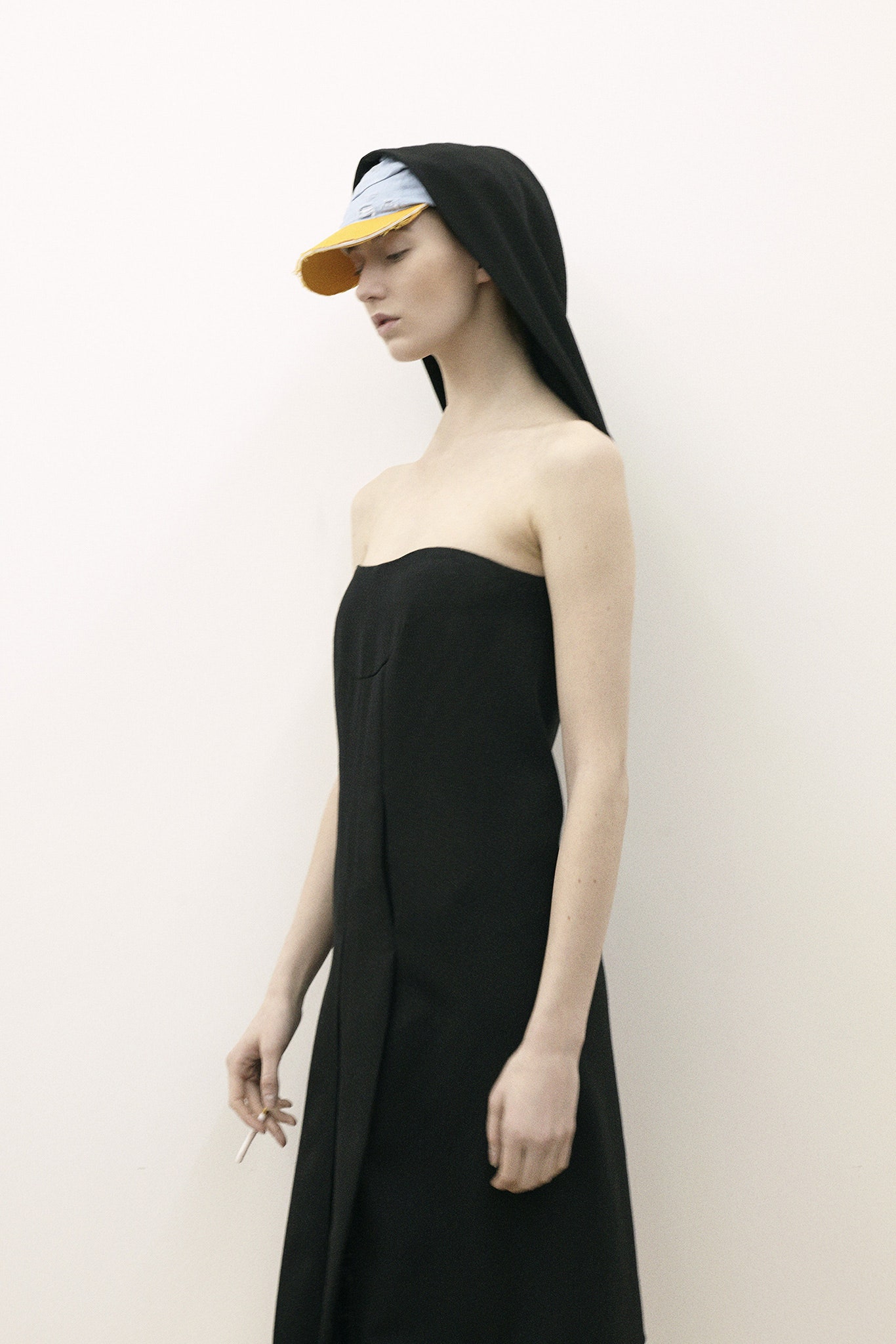 black fitted midi dress with hat