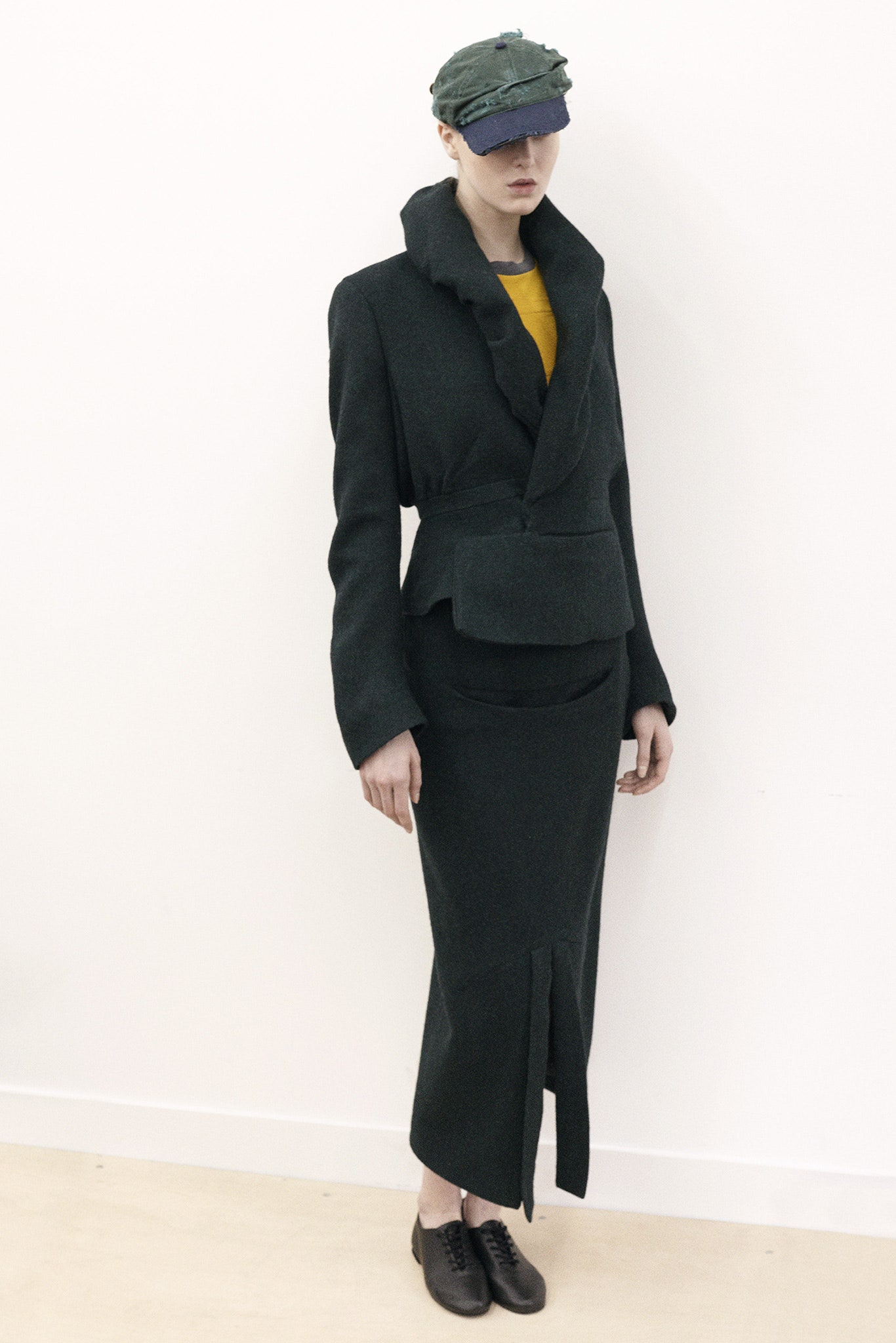 green wool long-sleeve collared fitted draped blazer