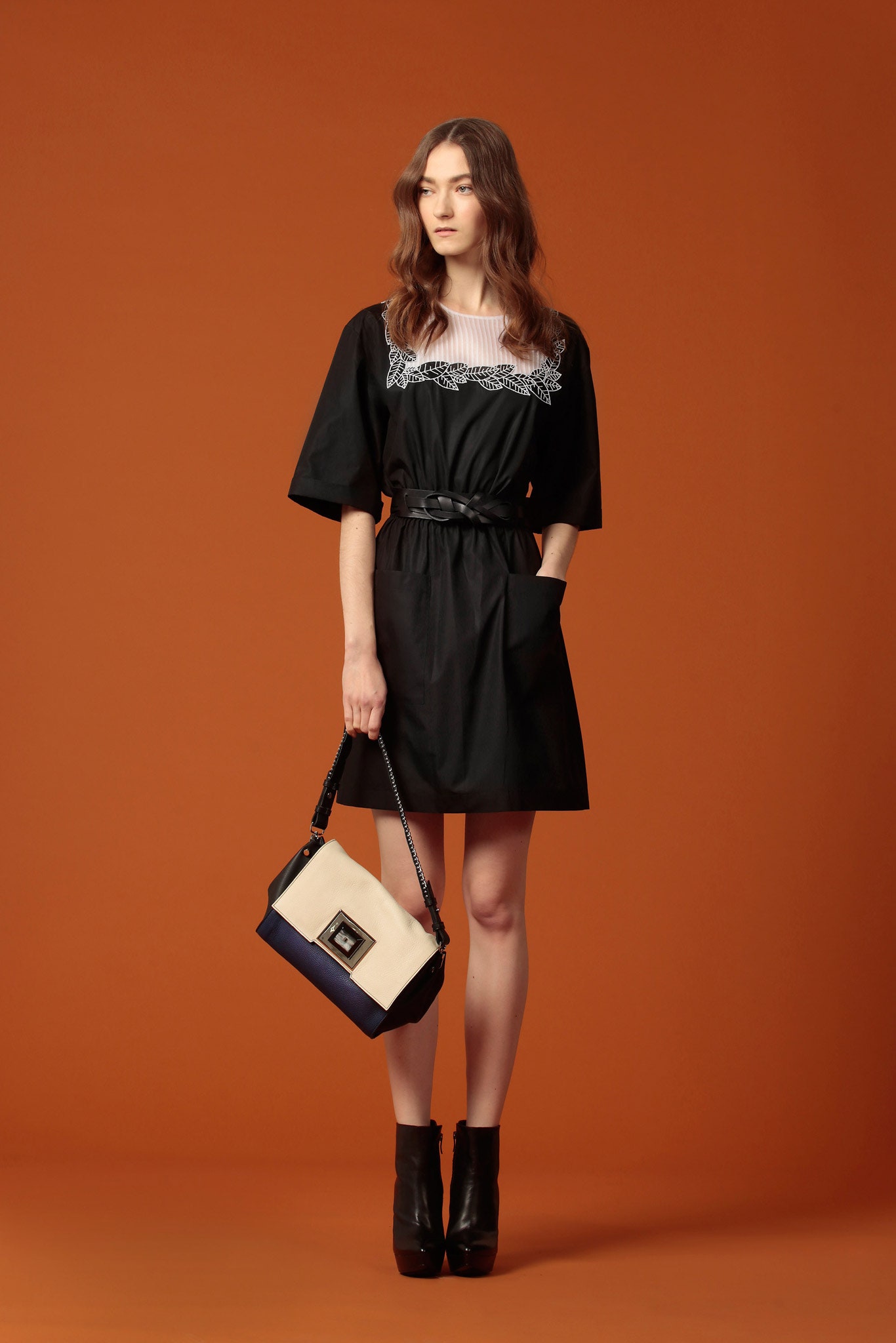 beige color-blocked bag