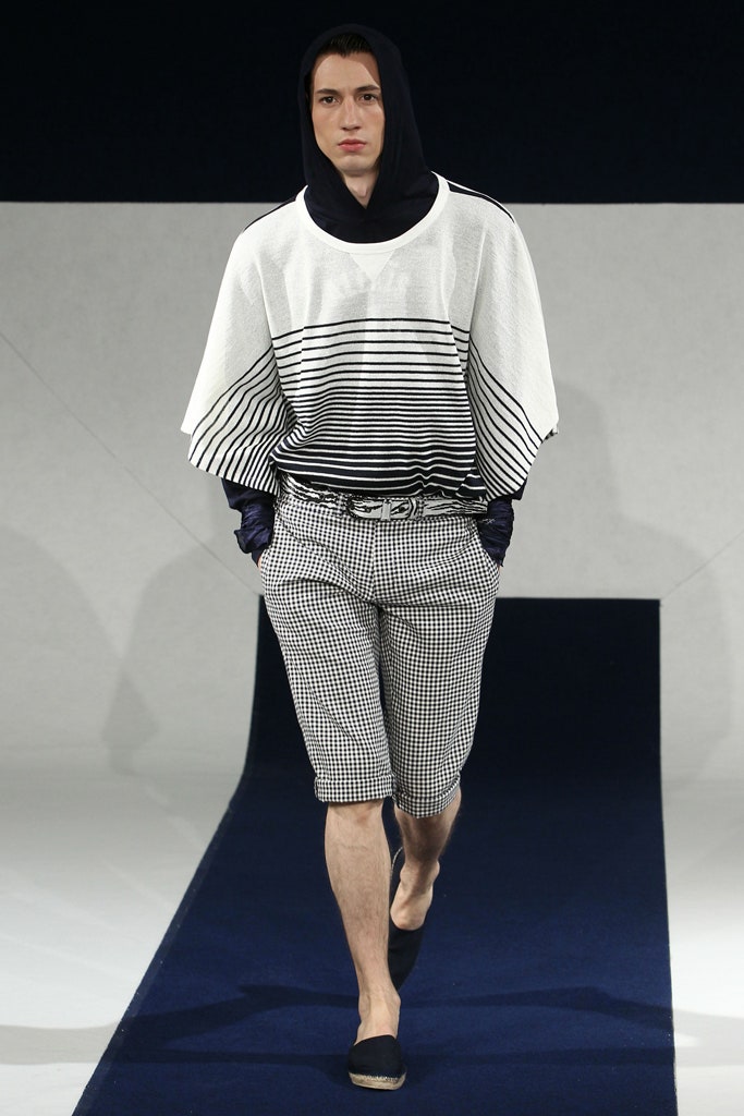 relaxed striped top with shorts