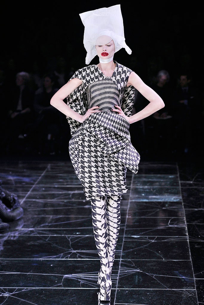 relaxed black and white printed dress