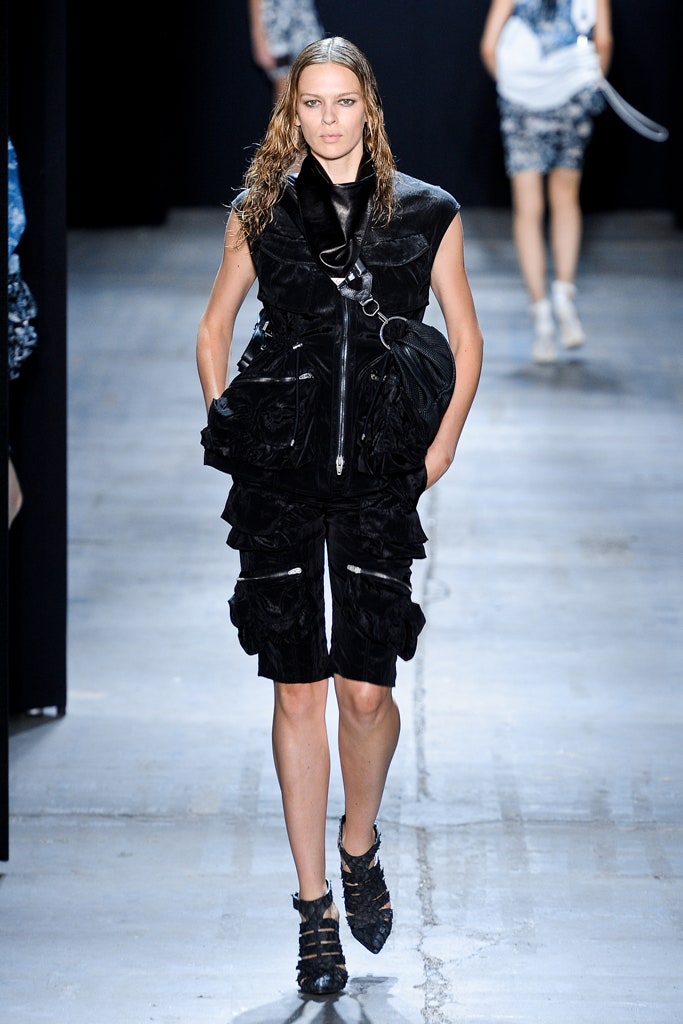 black cotton fitted ruffled short shorts