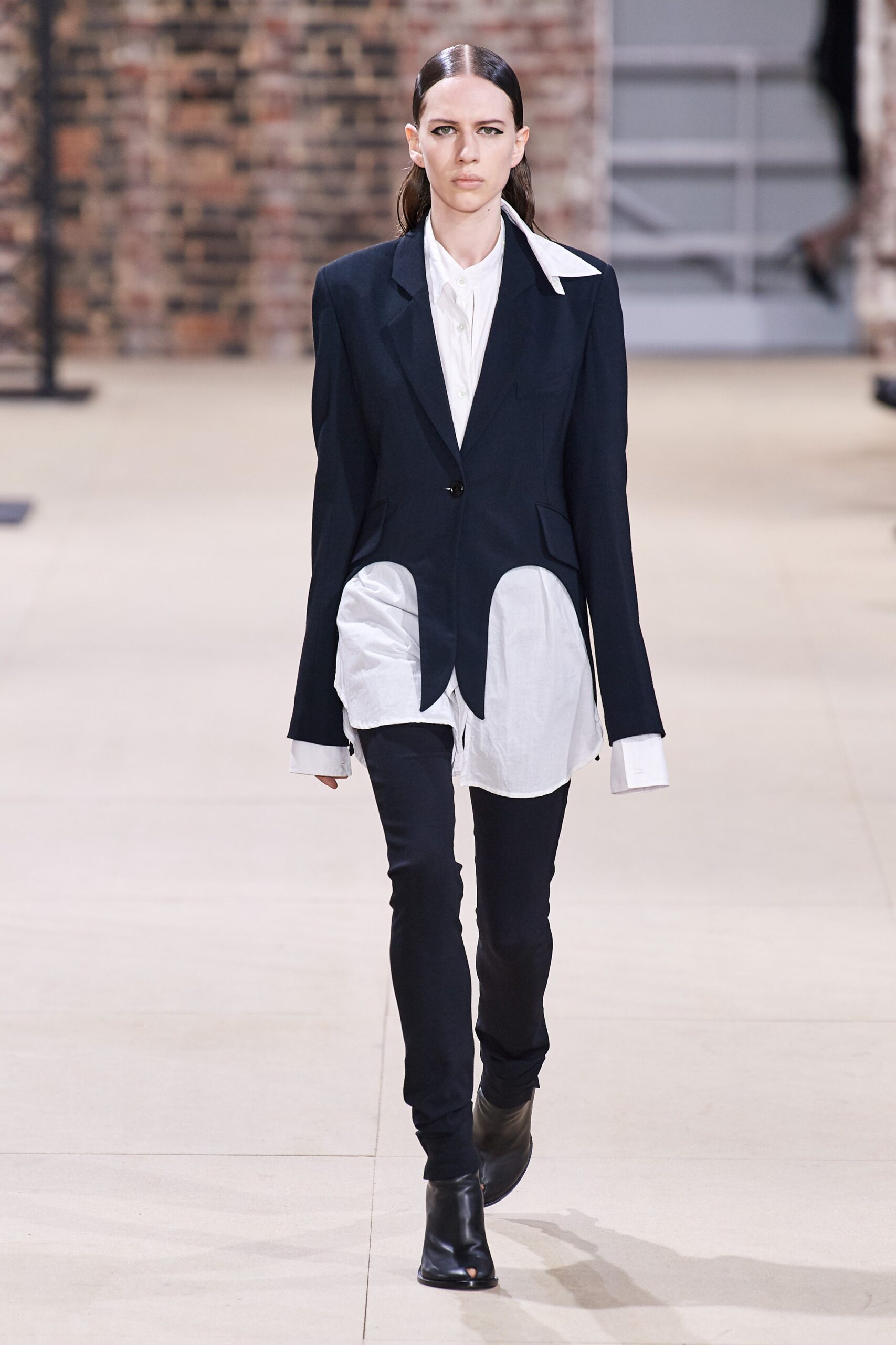 black blazer white shirt slim pants