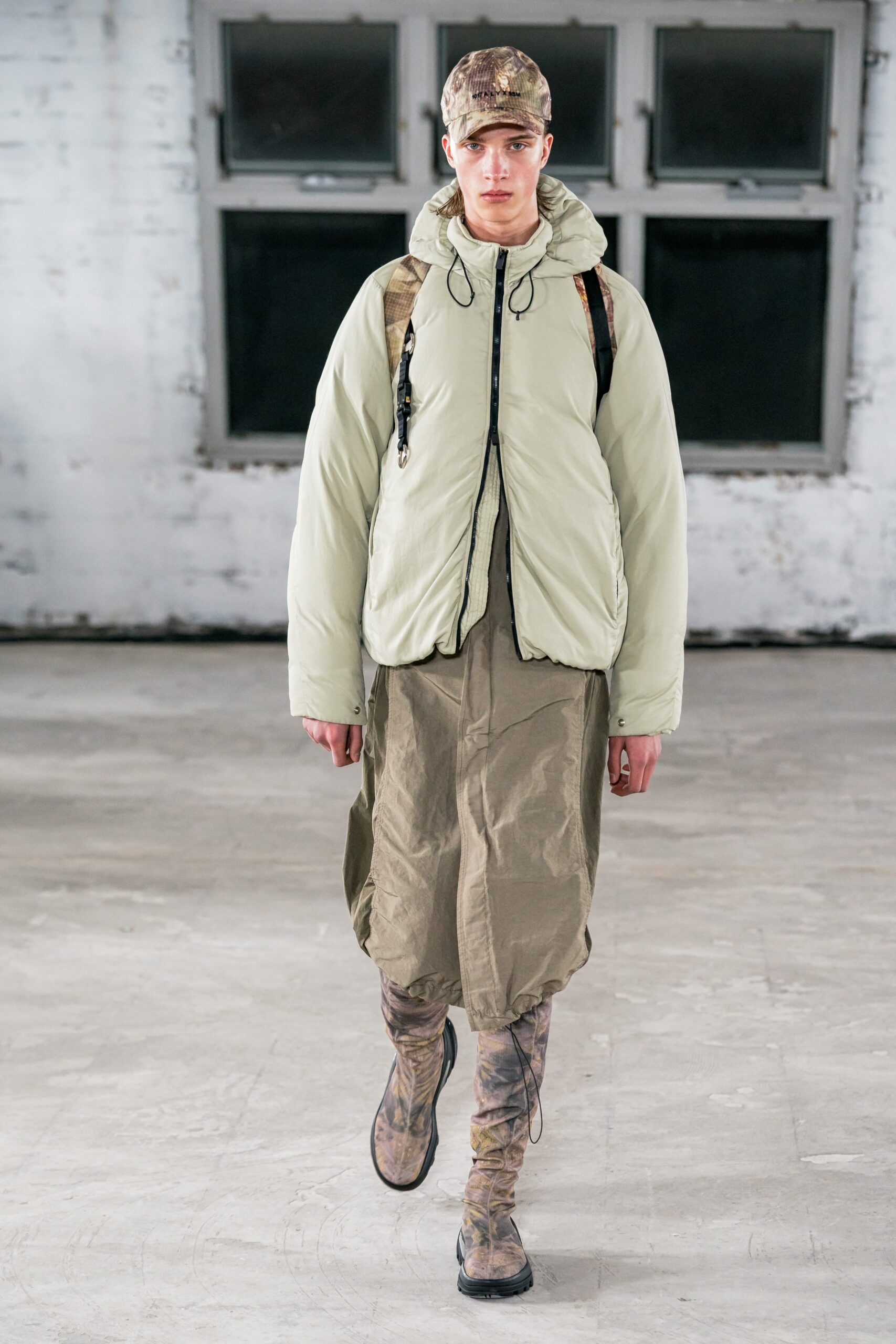 beige jersey long-sleeve relaxed zippered padded jacket