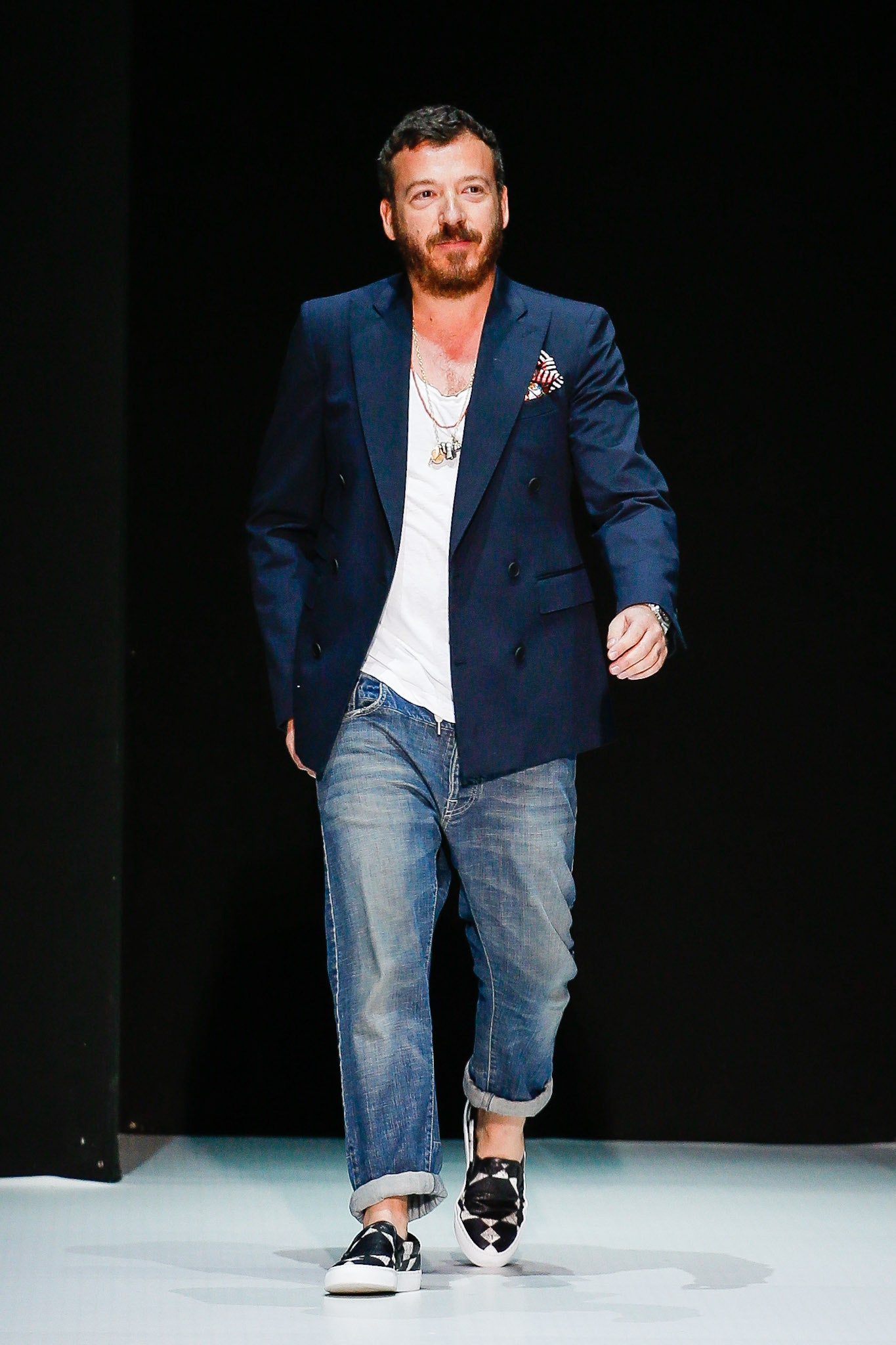 navy blazer with white t-shirt