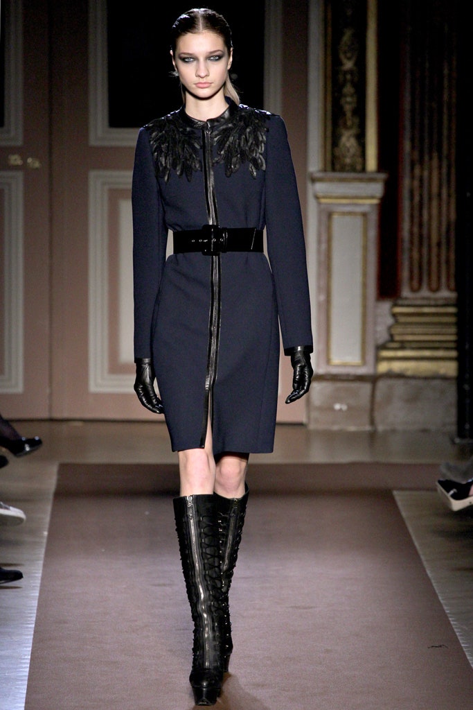 black leather fitted gloves
