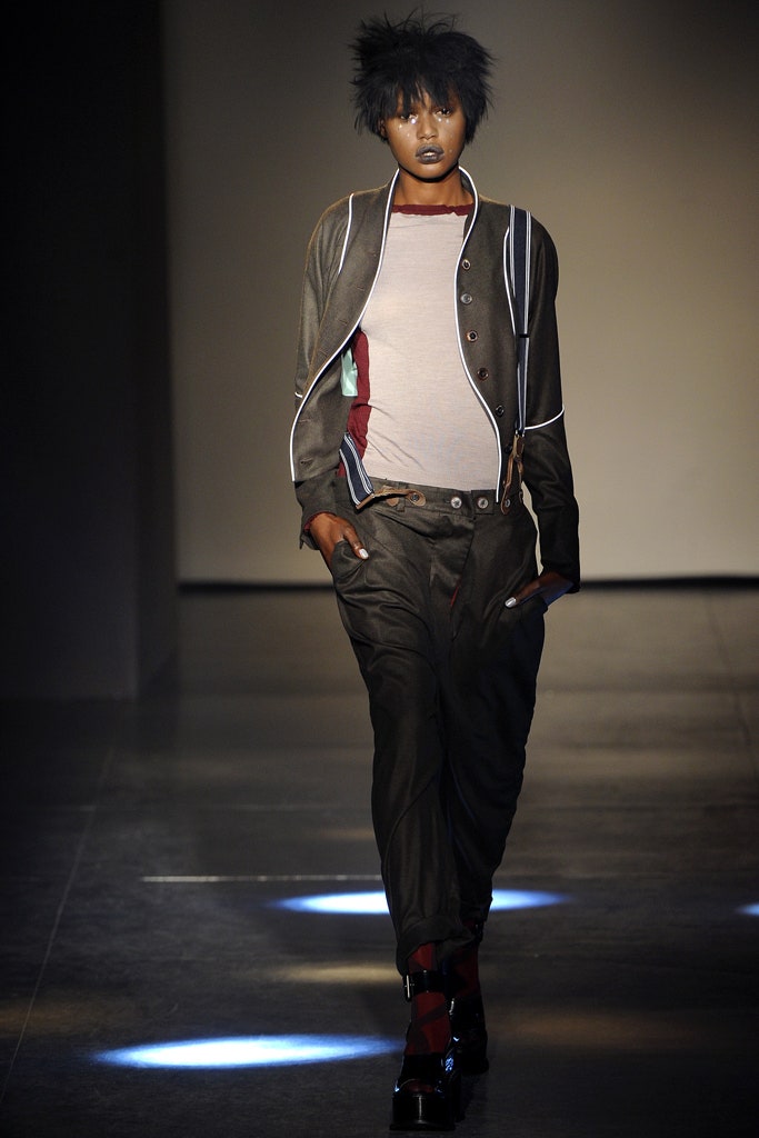 black cotton long-sleeve collared fitted zippered jacket
