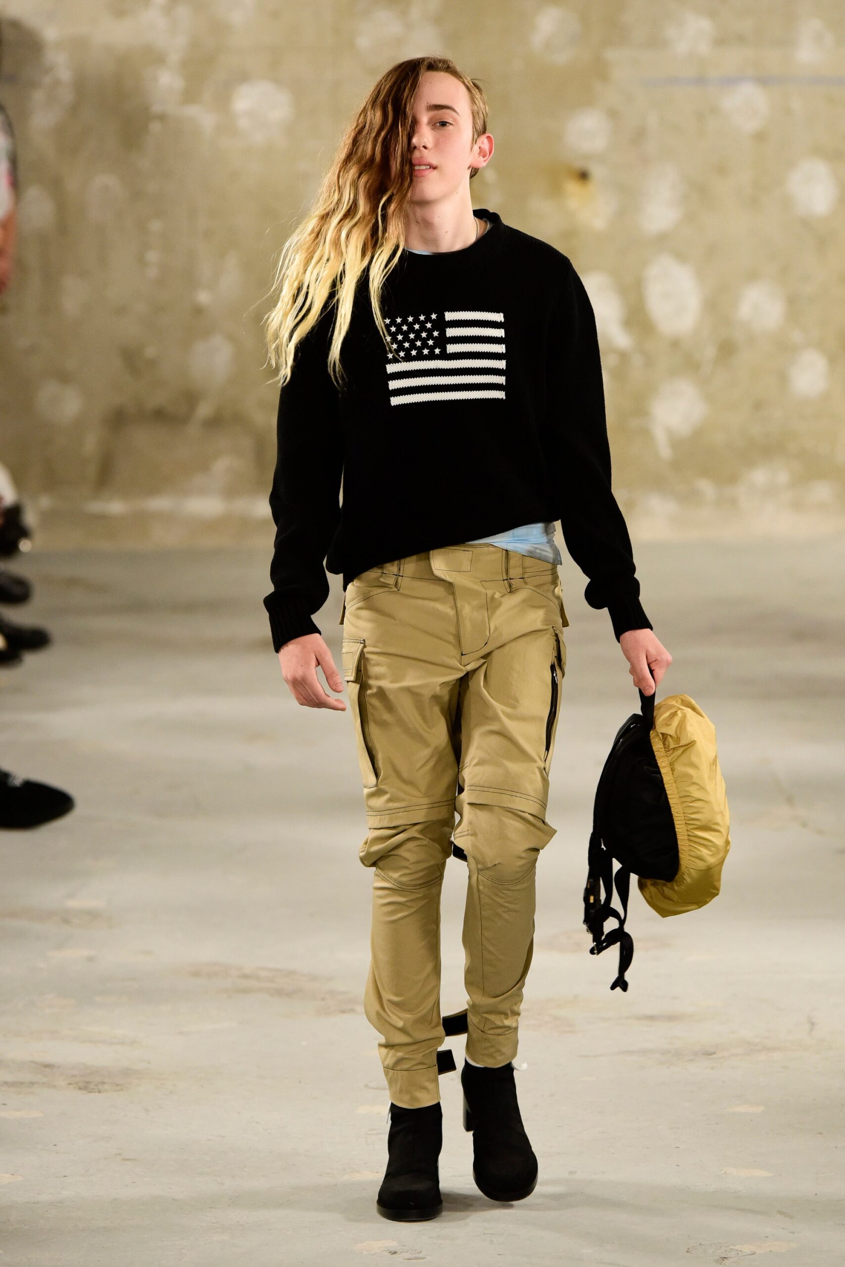 beige cotton fitted cargo zippered pants