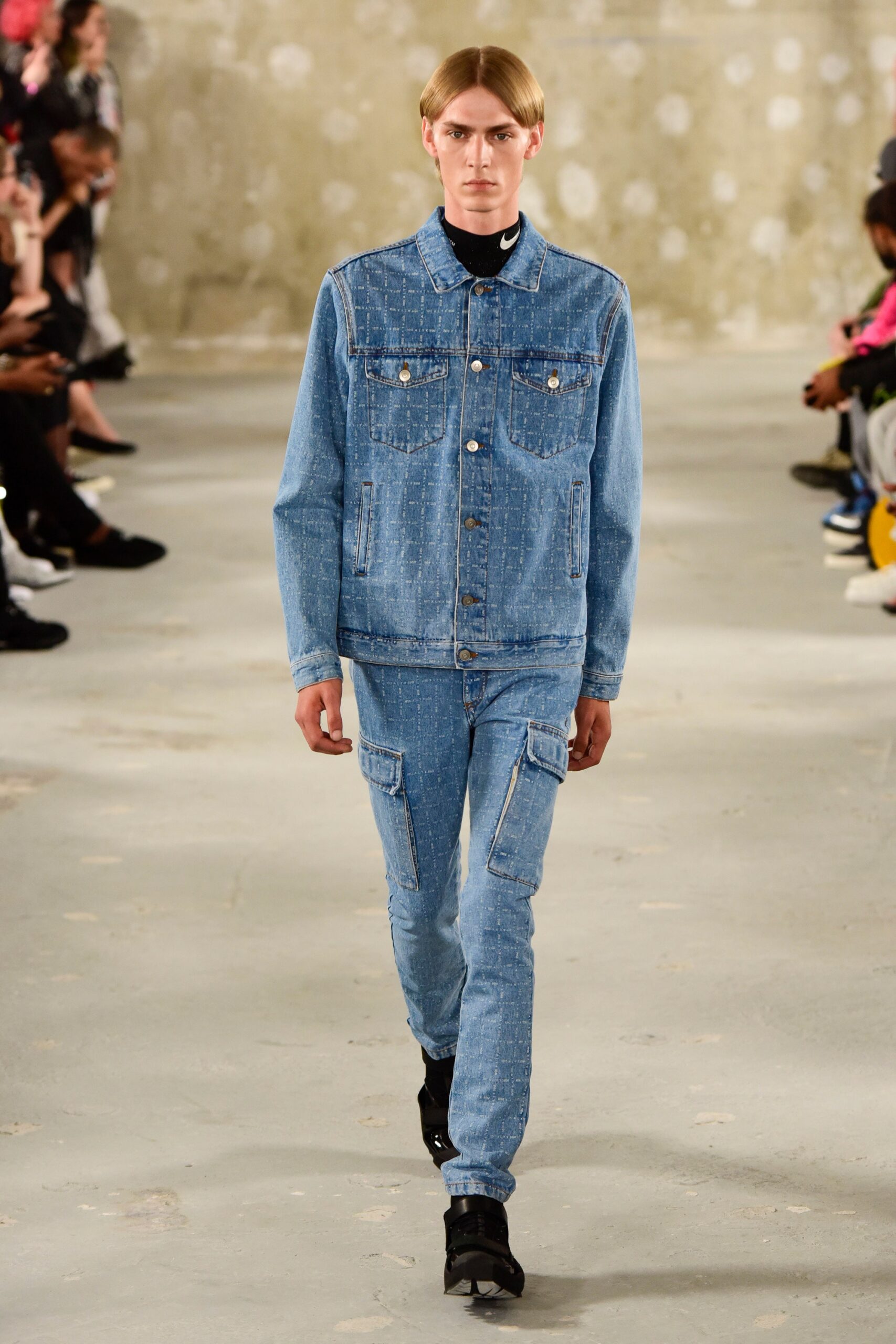 blue denim fitted zippered pockets pants