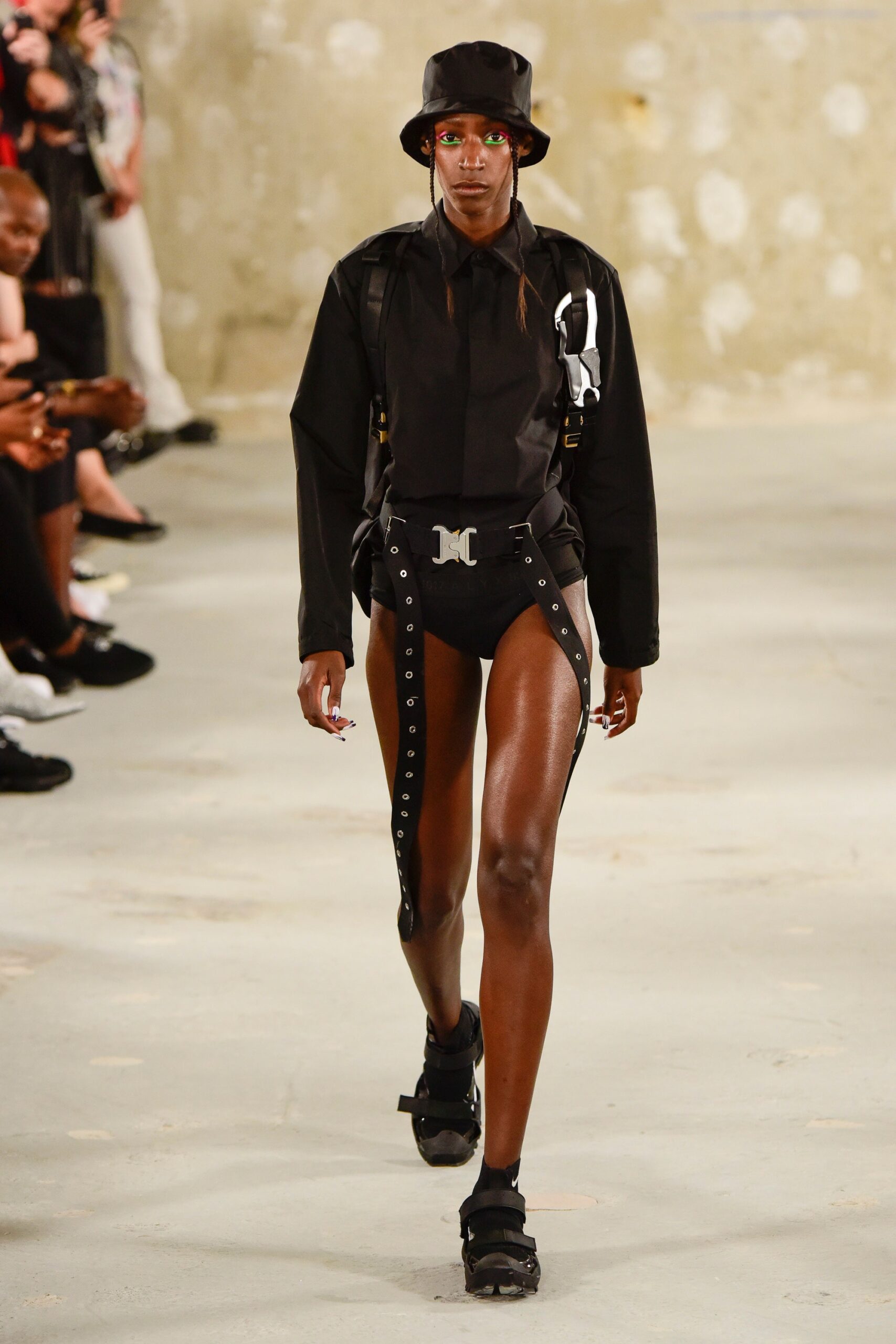 black cotton fitted zippered short shorts