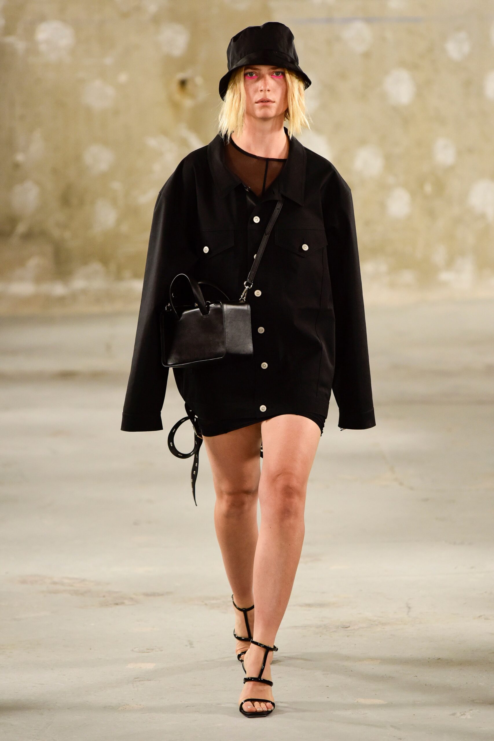 black cotton sleeveless collared fitted straight-leg mini mini-dress